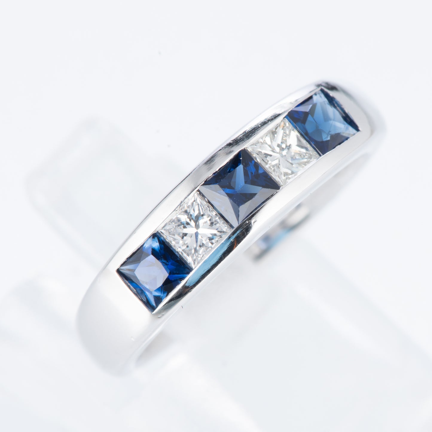 ライン サファイアxダイヤモンド プラチナリング S: 0.83 ct D: 0.3ct Pt900