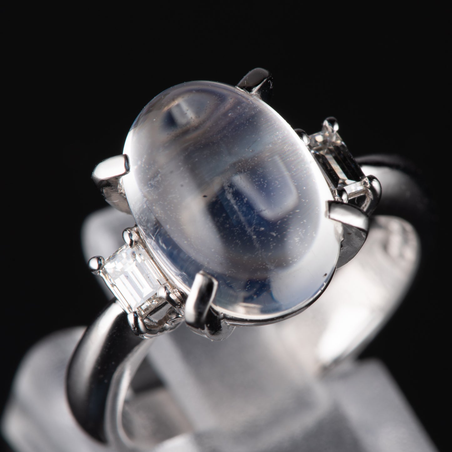 スリーストン ブルームーンxダイヤモンド プラチナリング Bm: 4.73 ct D: 0.3ct Pt900