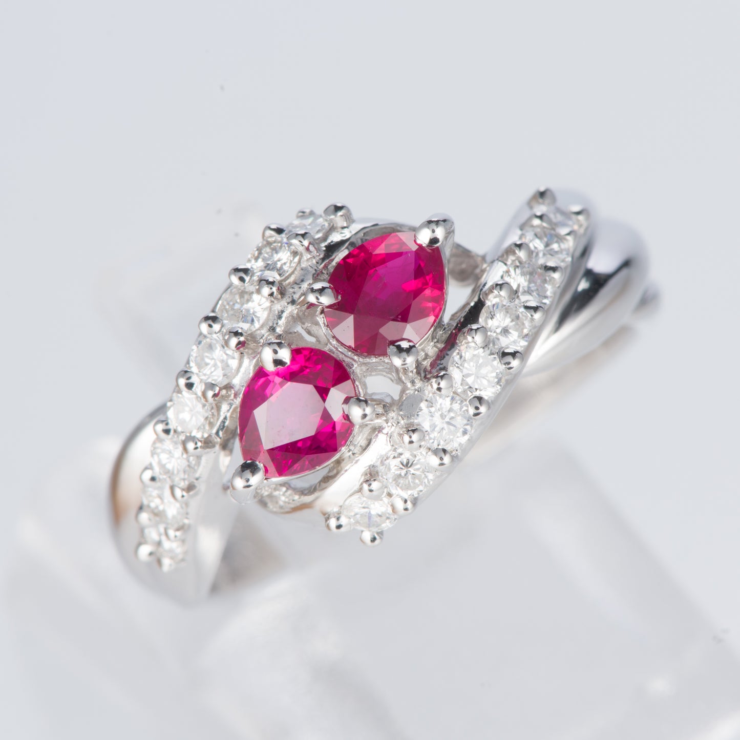ルビーxダイヤモンド プラチナリング R: 0.68 ct D: 0.4ct Pt900