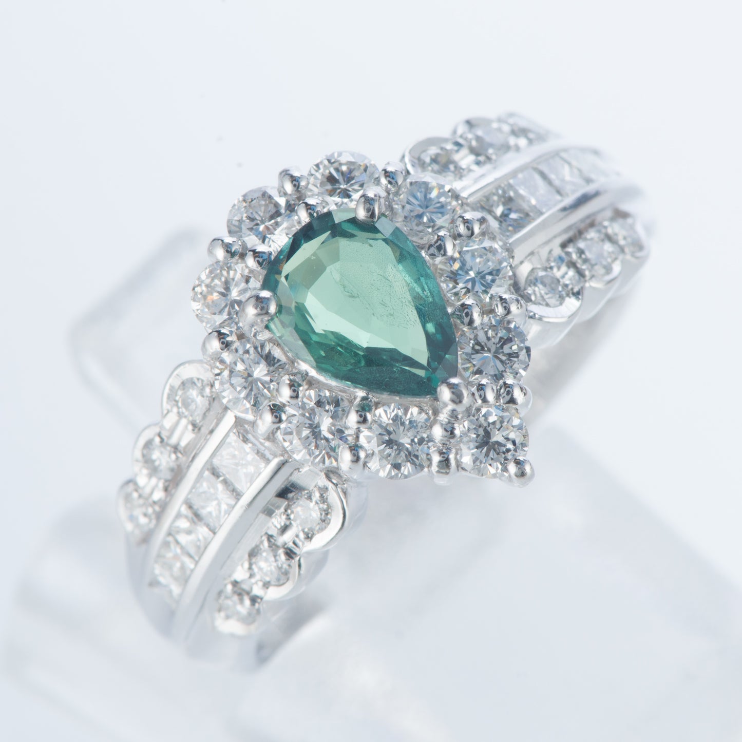 スプレンダー アレキサンドライトxダイヤモンド プラチナリング (Al: 0.86 ct D: 0.92ct Pt900)