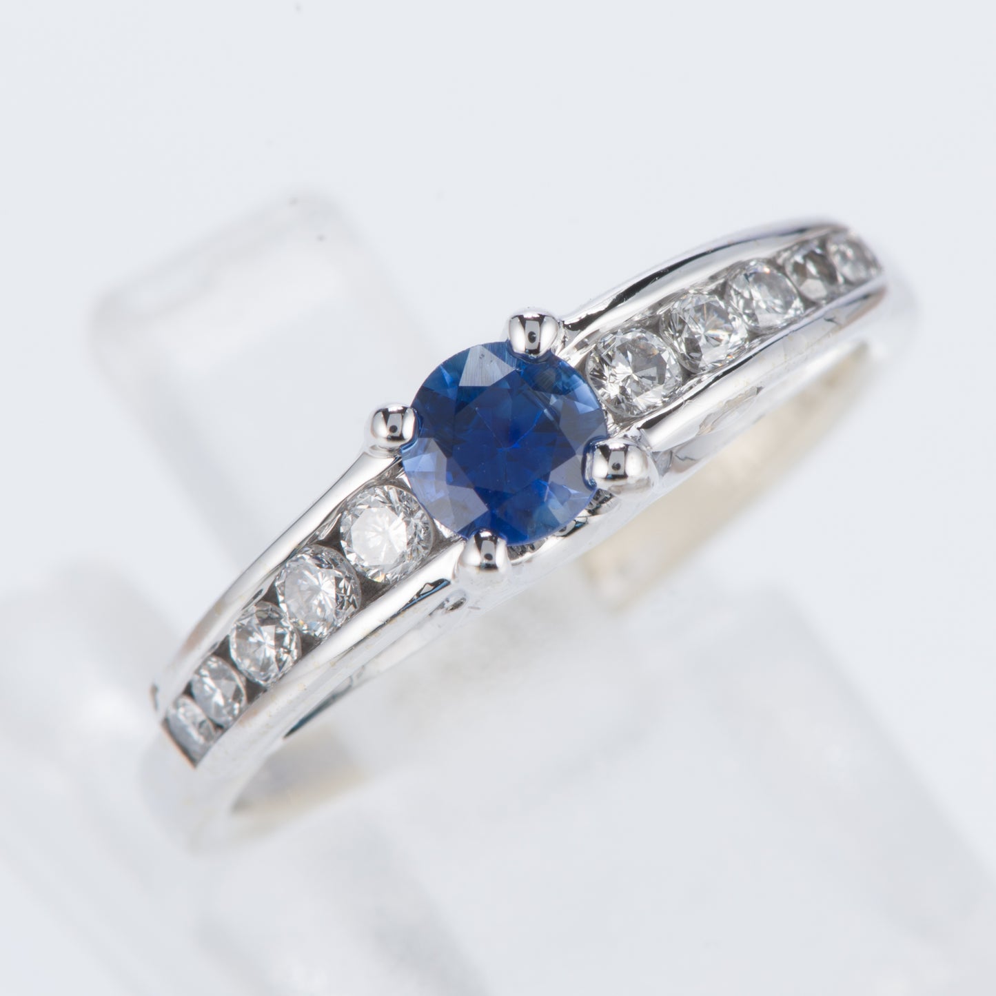 サファイアxダイヤモンド ホワイトゴールドリング (S: 0.32 ct D: 0.25ct K18WG)