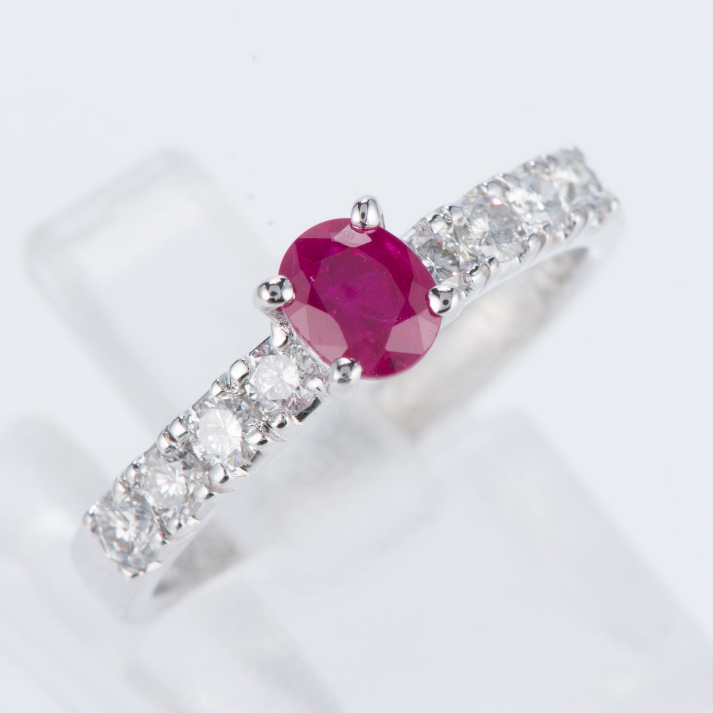 ルビーxダイヤモンド プラチナリング (R: 0.67 ct D: 0.4ct Pt900)