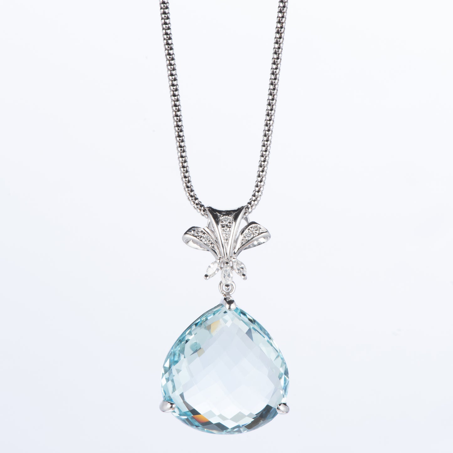 アクアマリン プラチナ製 Aq27.4ct D0.18ct ダイヤモンドペンダントネックレス