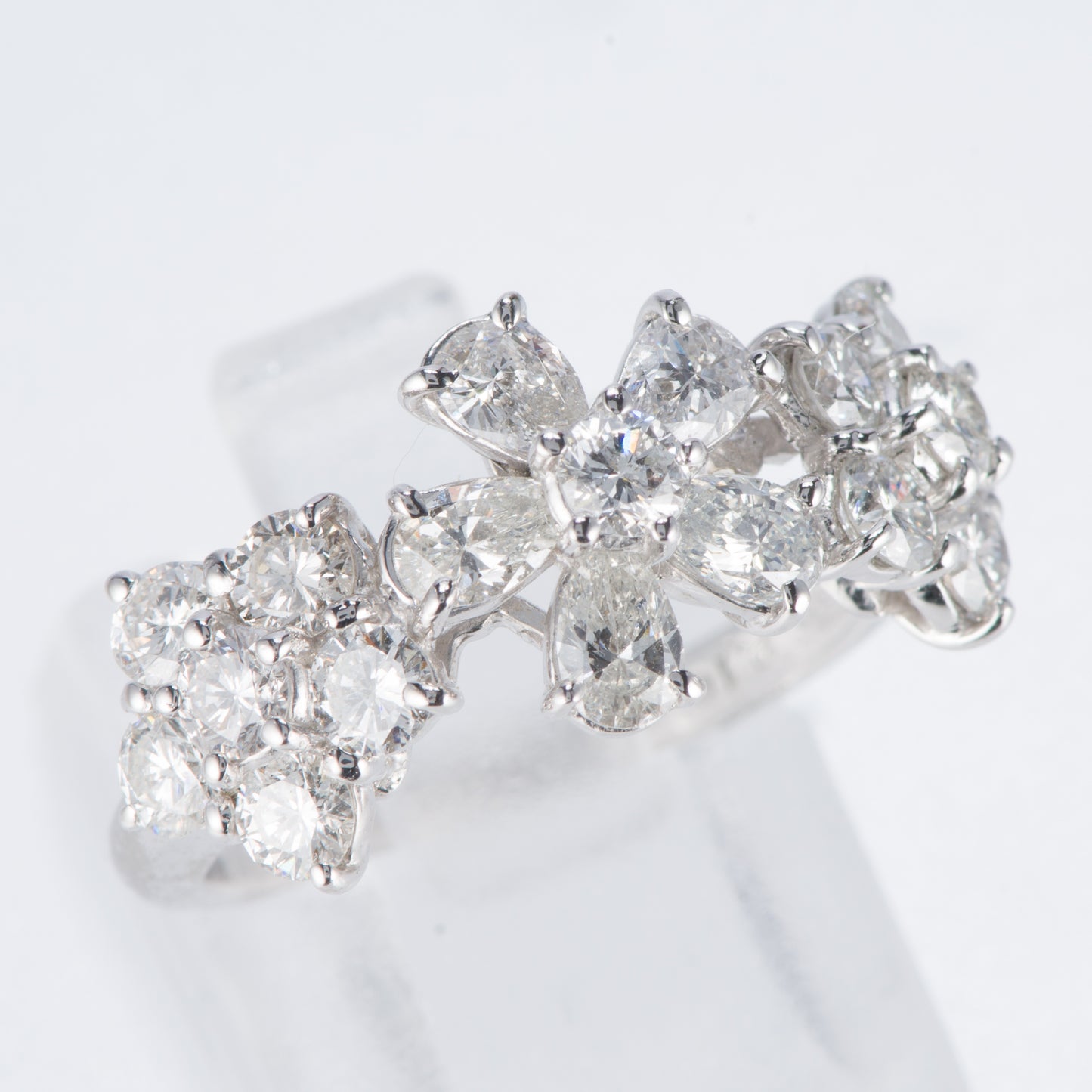 ブルーム ダイヤモンド プラチナリング D: 2.1ctPt900 フラワー