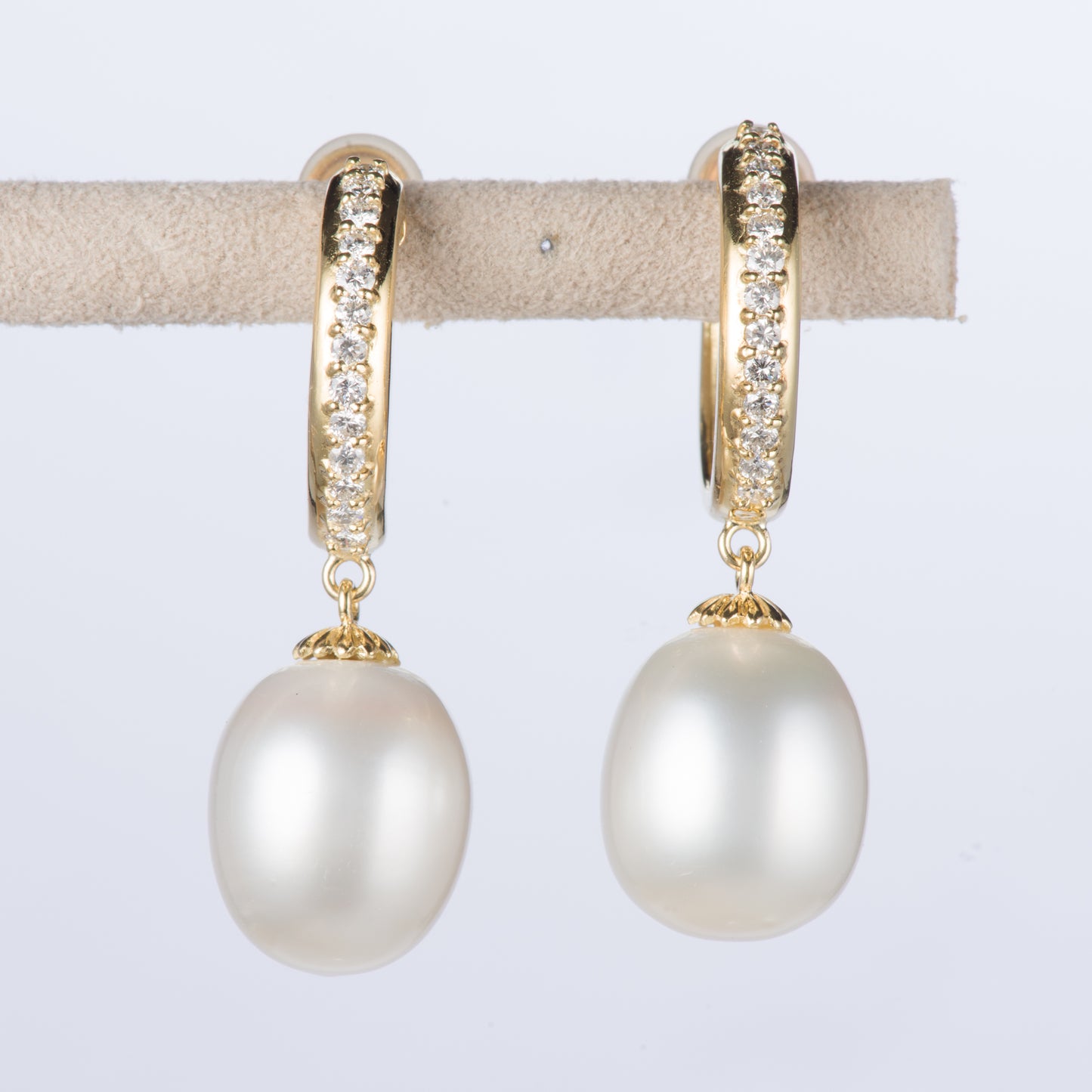 南洋パール イエローゴールドリイヤリング ( P: 11mm D: 0.44ct )K18YG