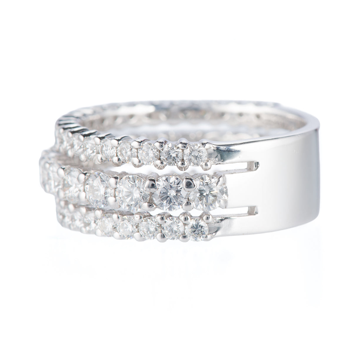 ラインデザイン ダイヤモンドリング 2.19ct K18WG 斜め画像