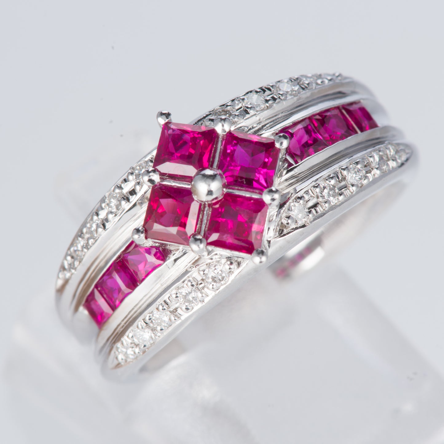 ルビーxダイヤモンド プラチナリング R: 1.3 ct D: 0.18ct Pt900