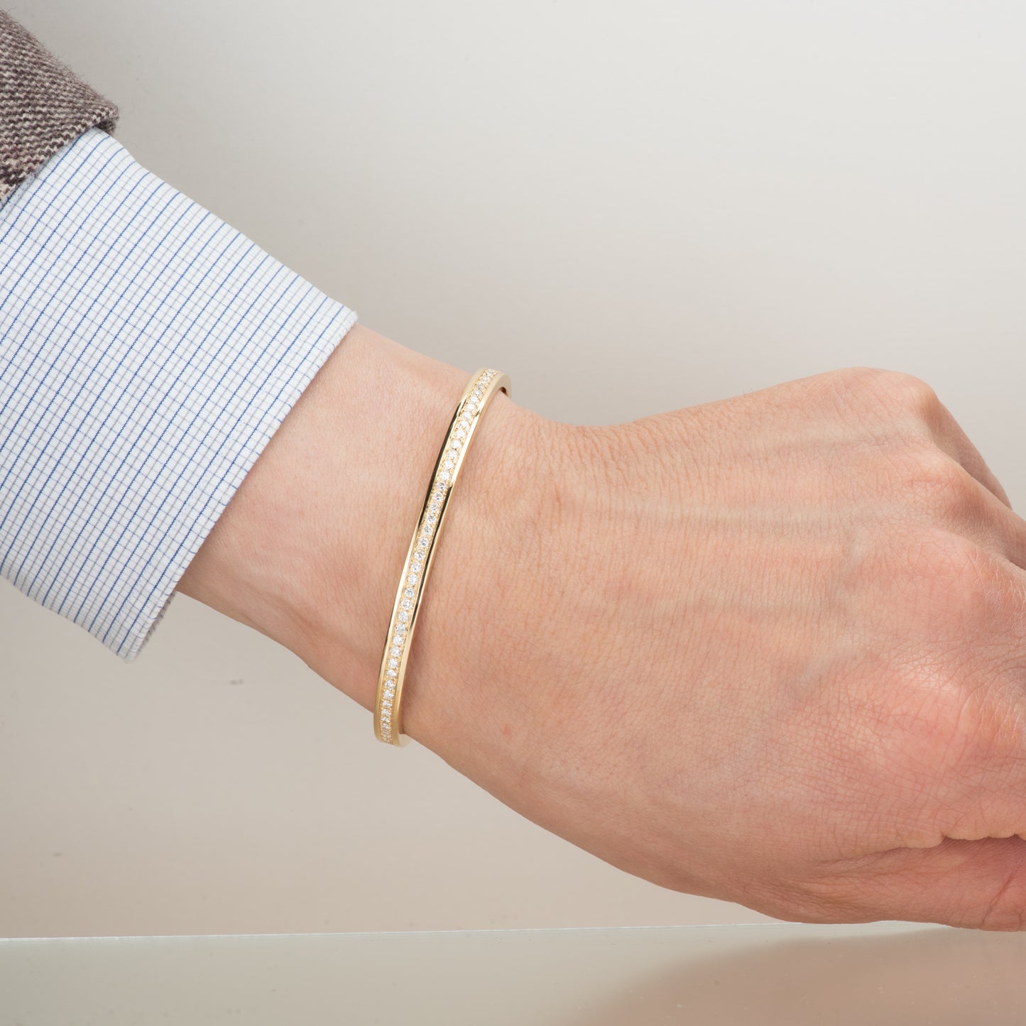 装着例 1.90ct イエローゴールド製ダイヤモンドバングル (D: 1.90ct K18YG)