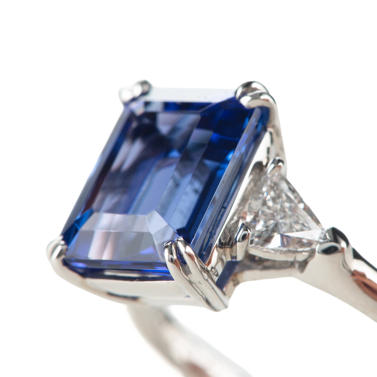 ディテール スリーストーン タンザナイトxダイヤモンド プラチナ製リング Ta: 4.89 ct D: 0.42ct Pt900