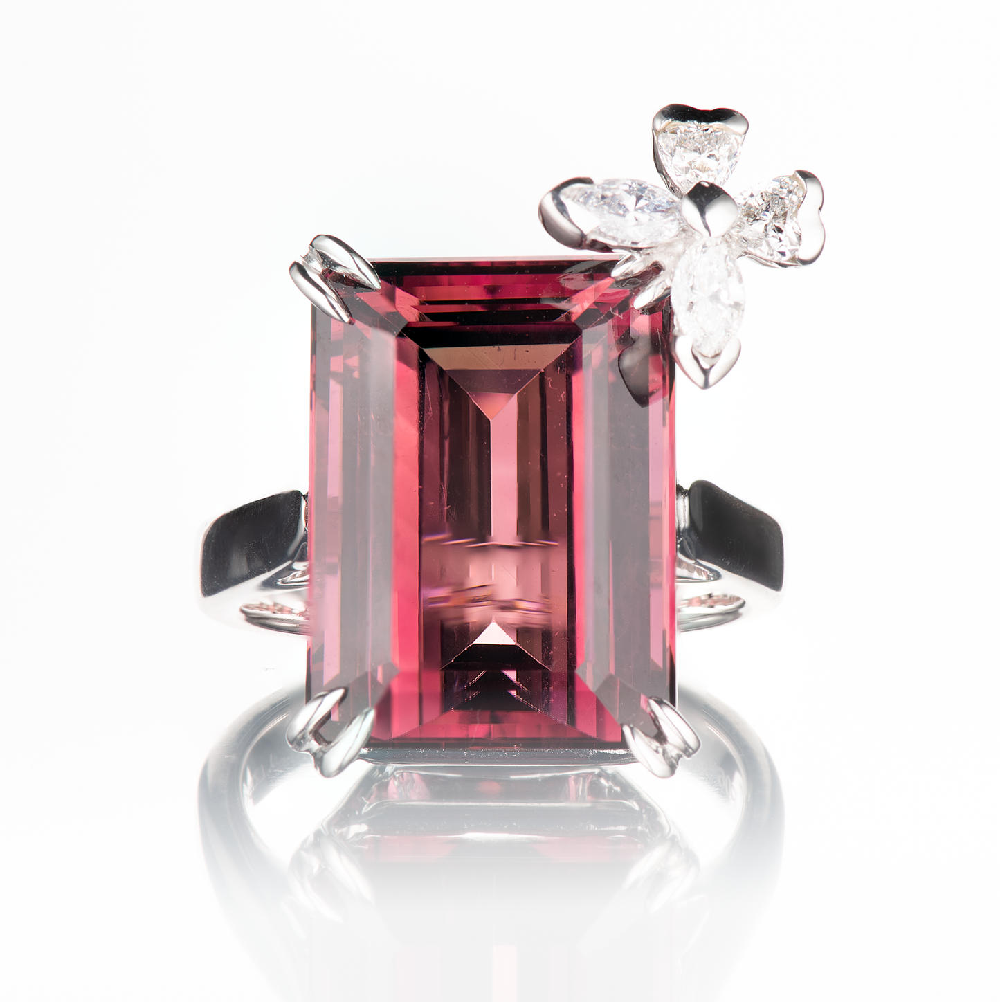 14.9ct トルマリンホワイトゴールドリング (T:14.90ct D:0.32ct K18WG)