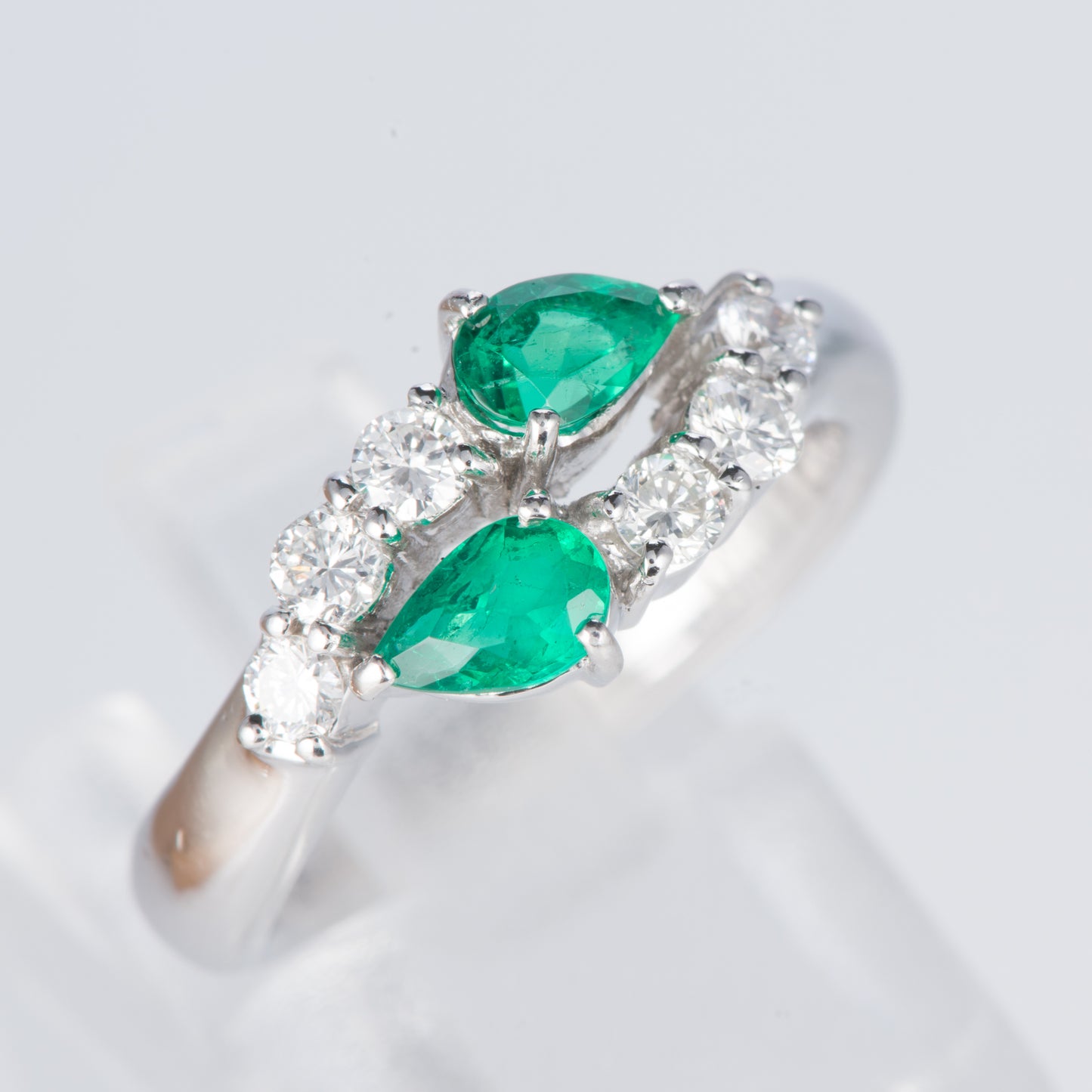 エメラルドxダイヤモンド プラチナリング E: 0.52 ct D: 0.36ct Pt900