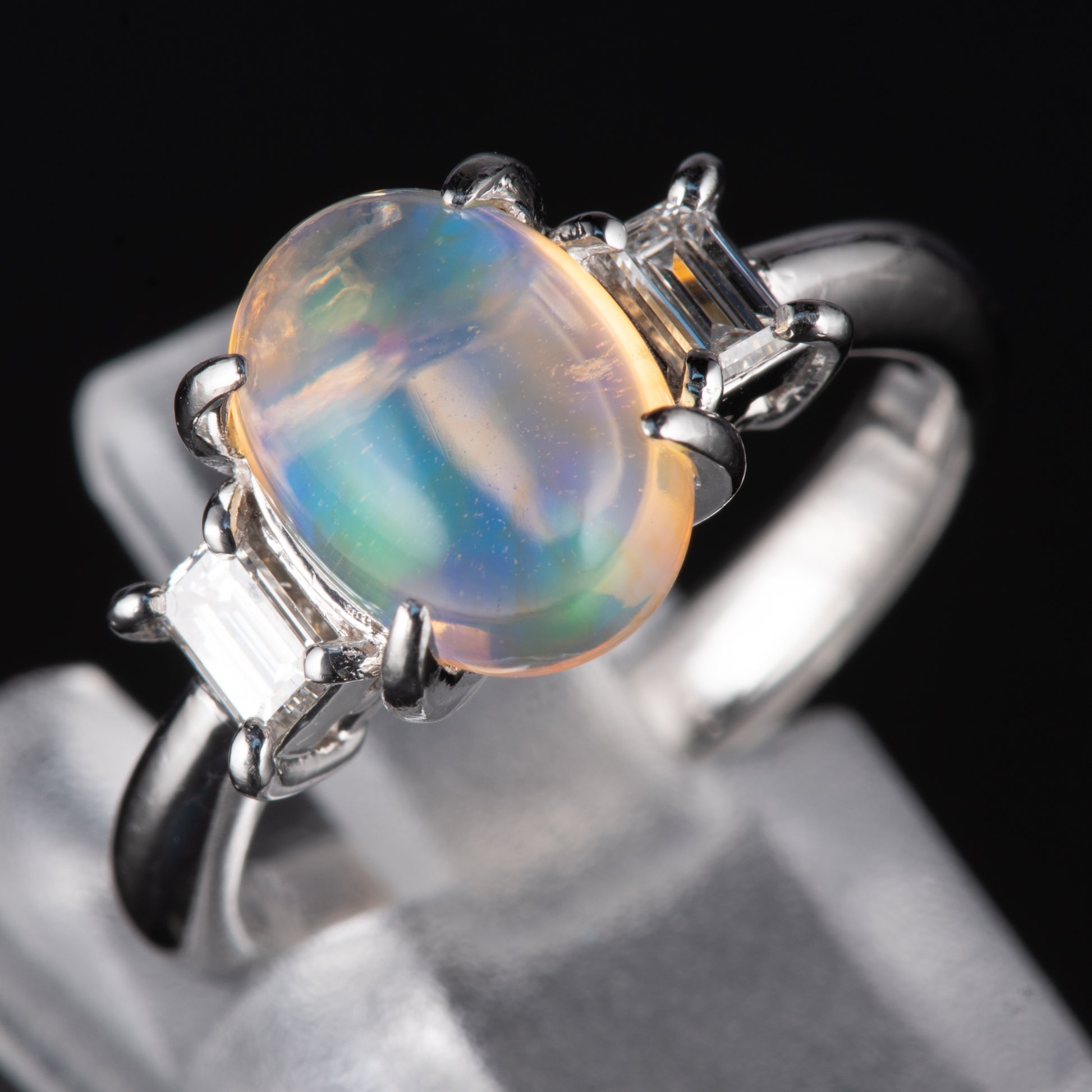 スリーストン メキシコオパールxダイヤモンド プラチナリング MO: 2.12 ct D: 0.31ct Pt900