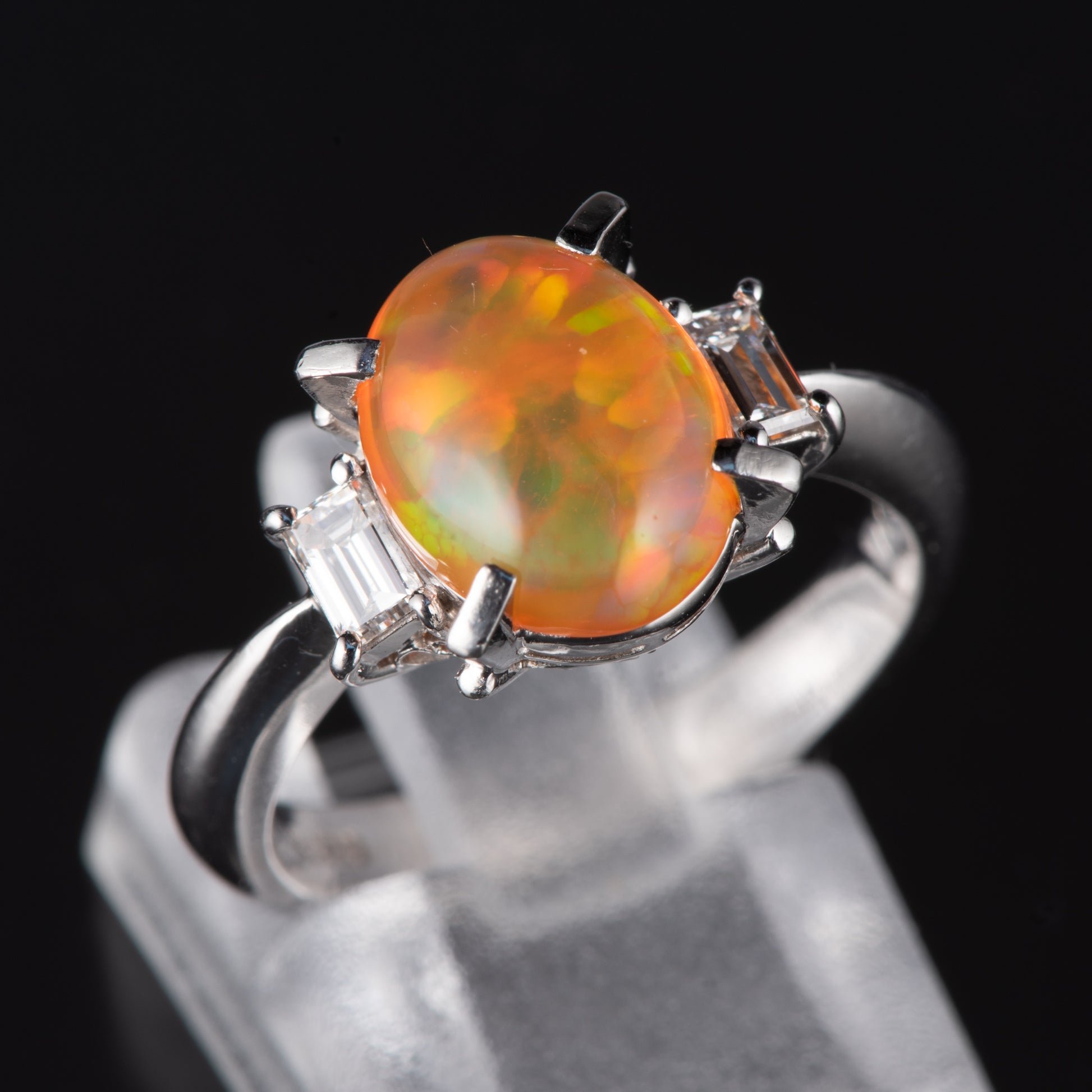 スリーストン メキシコオパールxダイヤモンド プラチナリング MO: 2.27 ct D: 0.34ct Pt900