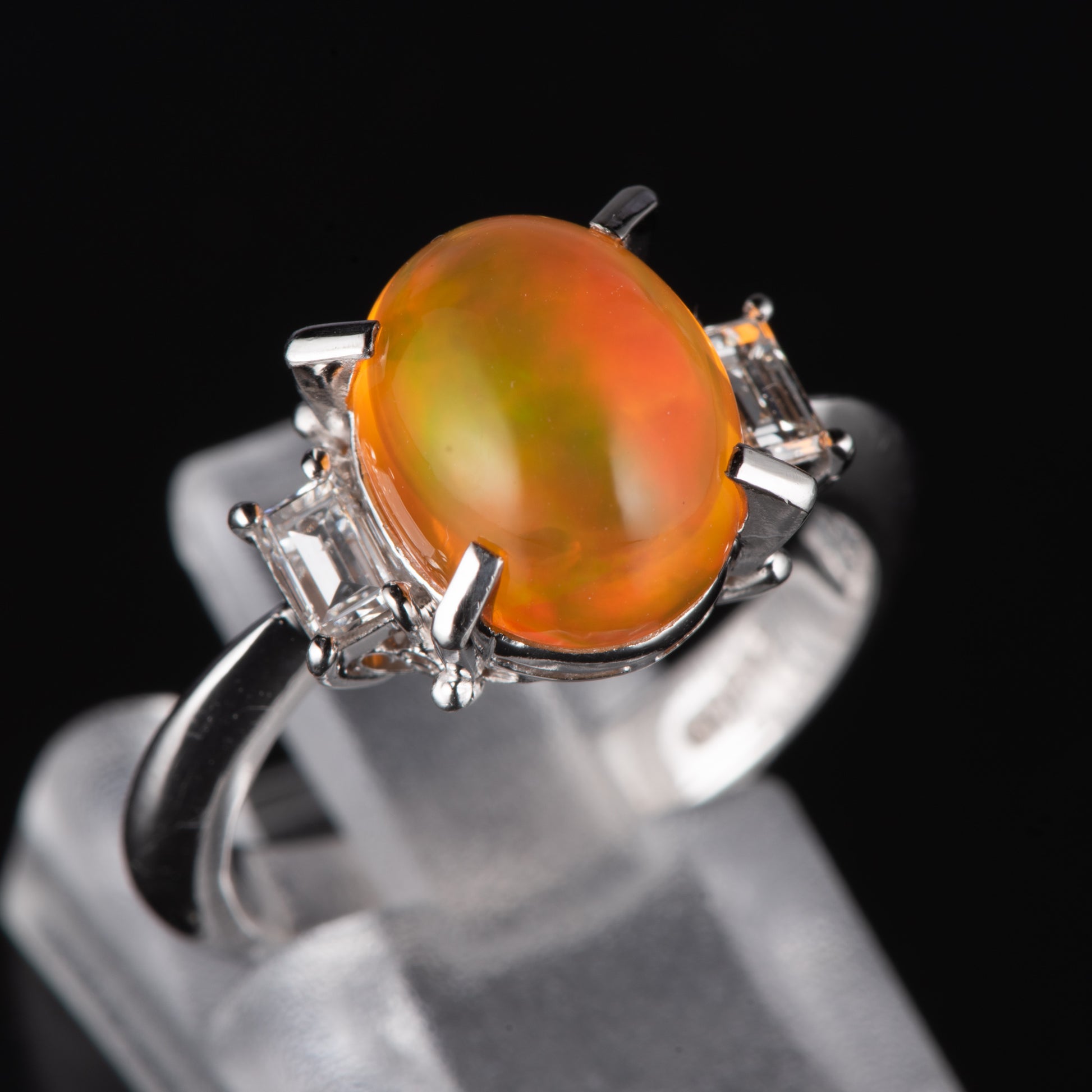 スリーストン メキシコオパールxダイヤモンド プラチナリング MO: 3.21 ct D: 0.3ct Pt900