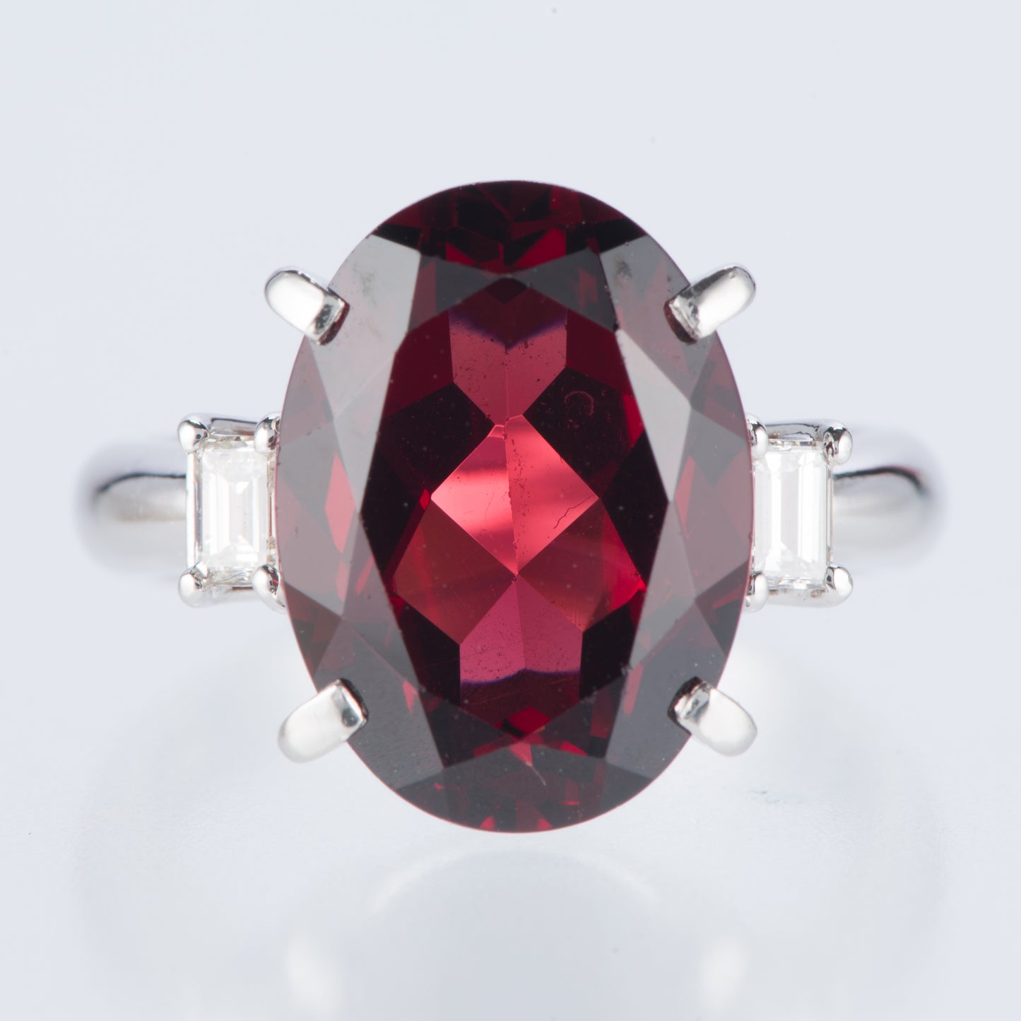 スリーストーン ガーネット x ダイヤモンド プラチナリング G: 9.08 ct D: 0.28ct Pt900