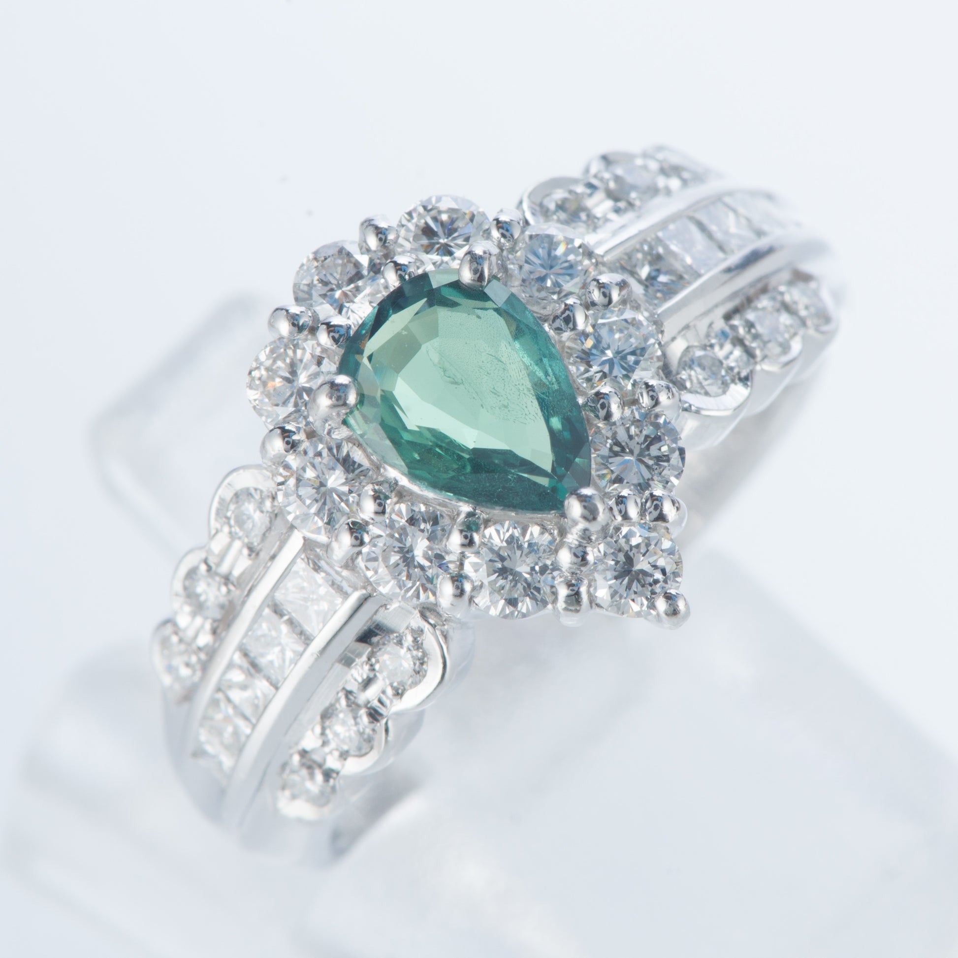 スプレンダー アレキサンドライトxダイヤモンド プラチナリング (Al: 0.86 ct D: 0.92ct Pt900)