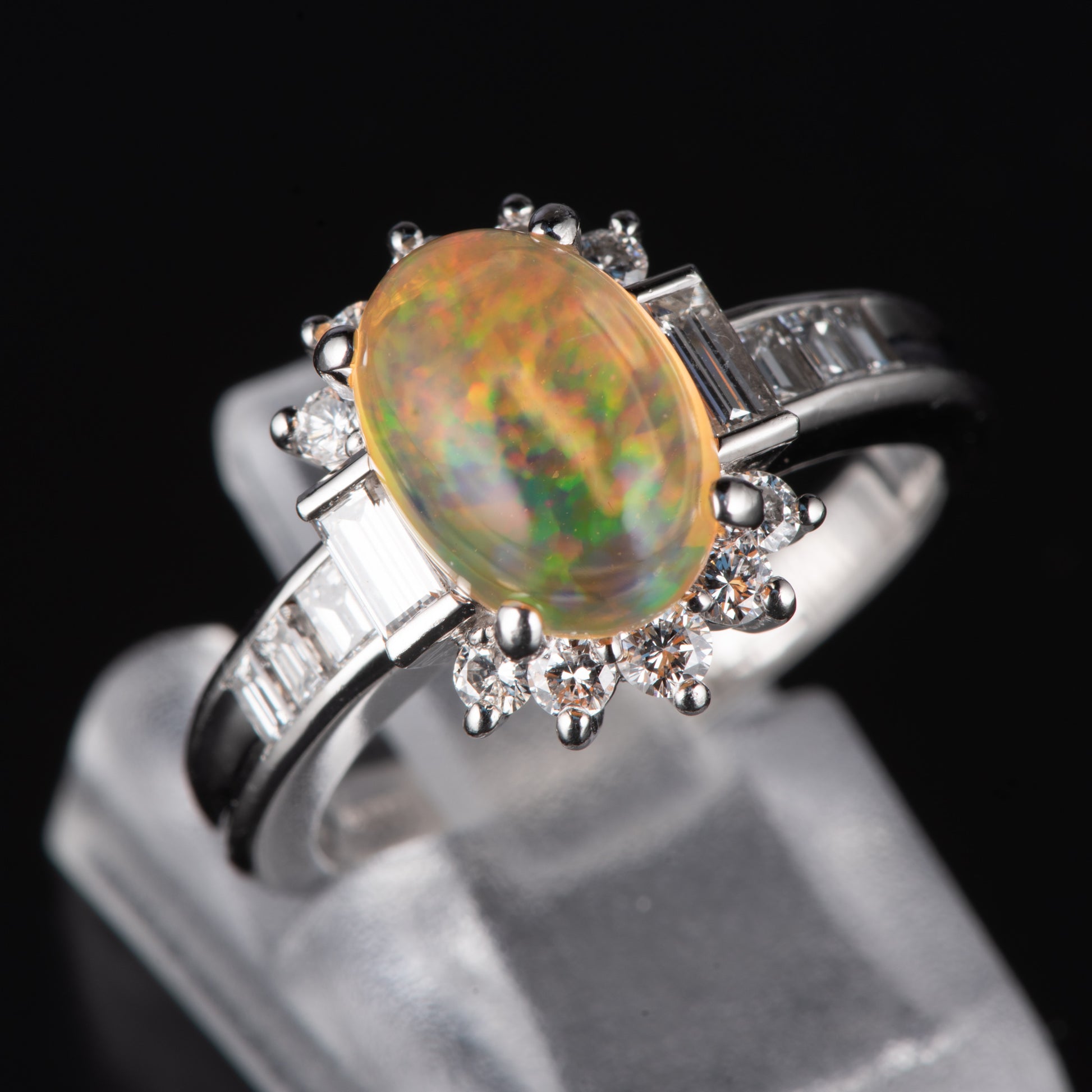 メキシコオパールxダイヤモンド プラチナリング MO: 1.88 ct D: 0.82ct Pt900