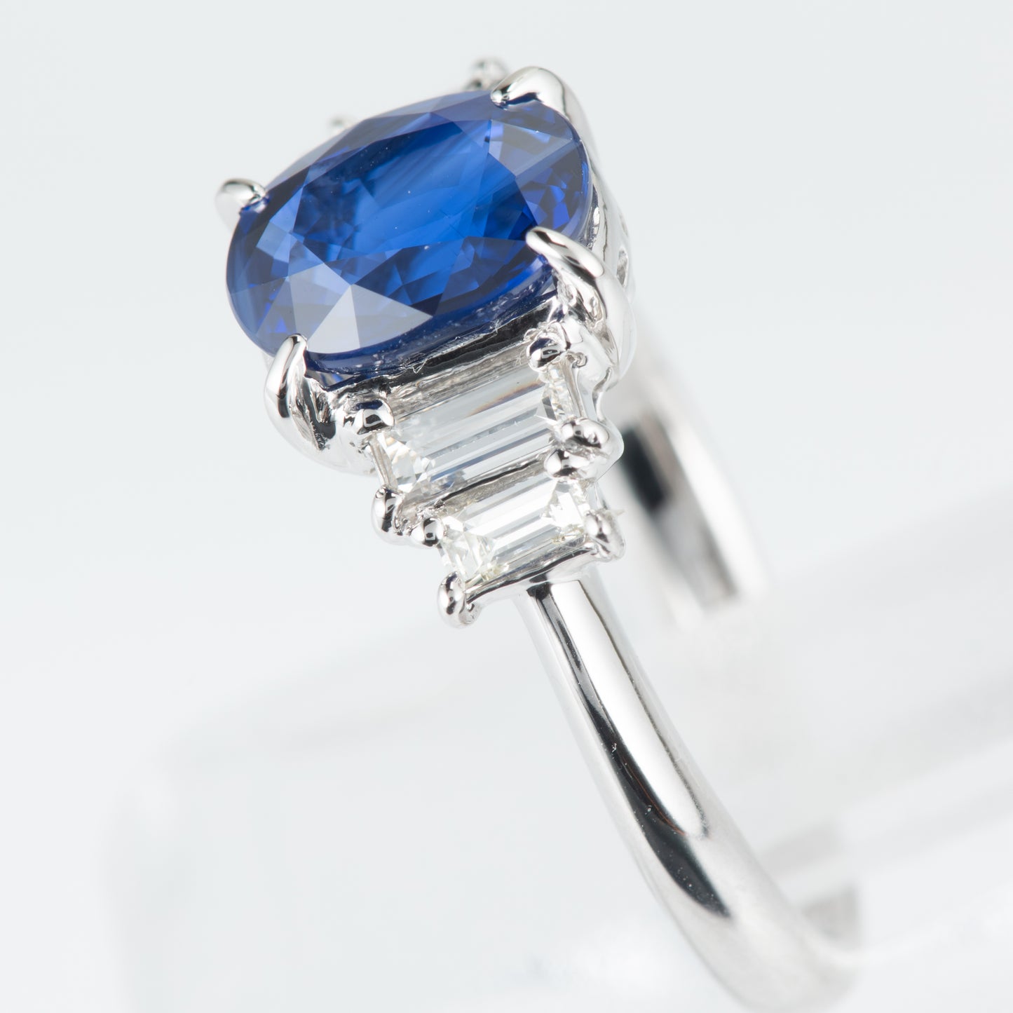 サファイアxダイヤモンド プラチナリング S: 2.05 ct D: 0.36ct Pt900 GIA