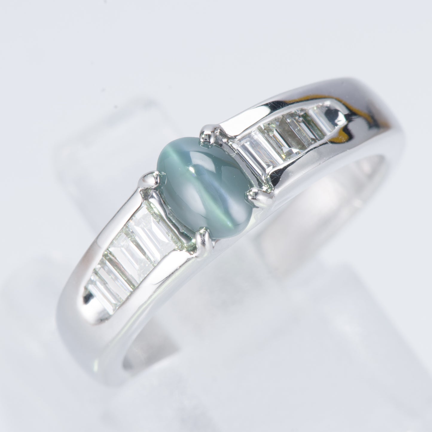 サイドダイヤモンド キャッツアイxダイヤモンド プラチナリング C: 0.62 ct D: 0.3ct Pt900