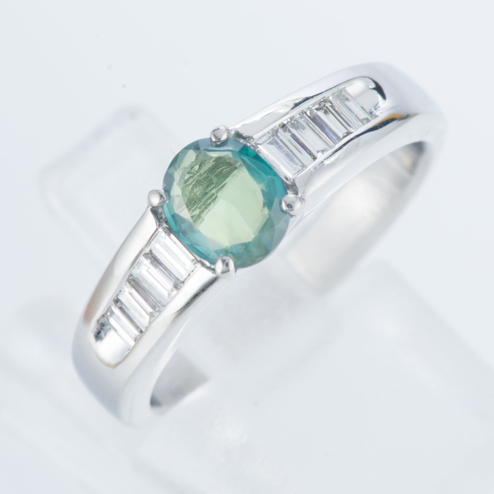 サイドダイヤモンド アレキサンドライトxダイヤモンド プラチナリング Al: 0.68 ct D: 0.28ct Pt900