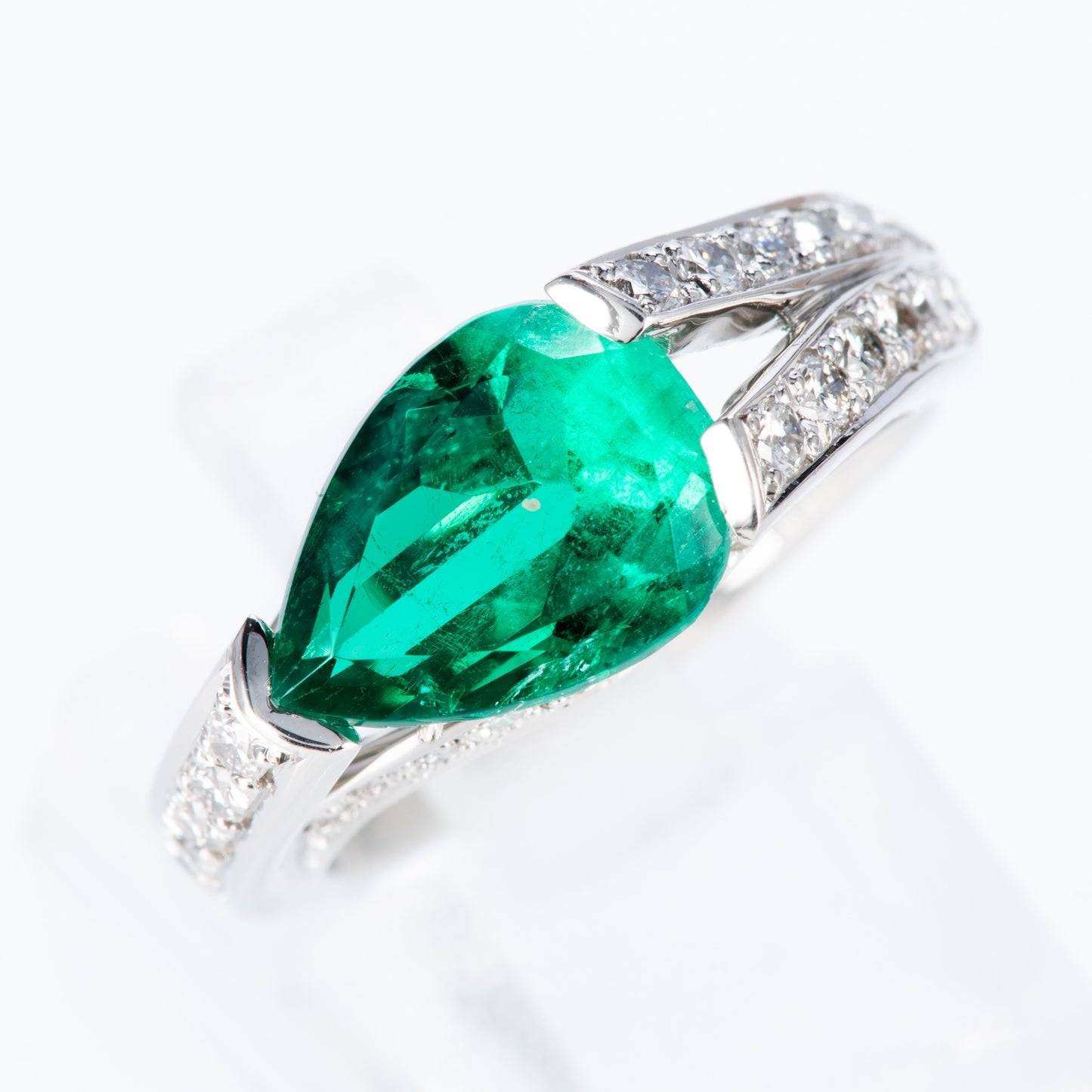 フロート　プラチナ製コロンビアエメラルドリング　GIA付き