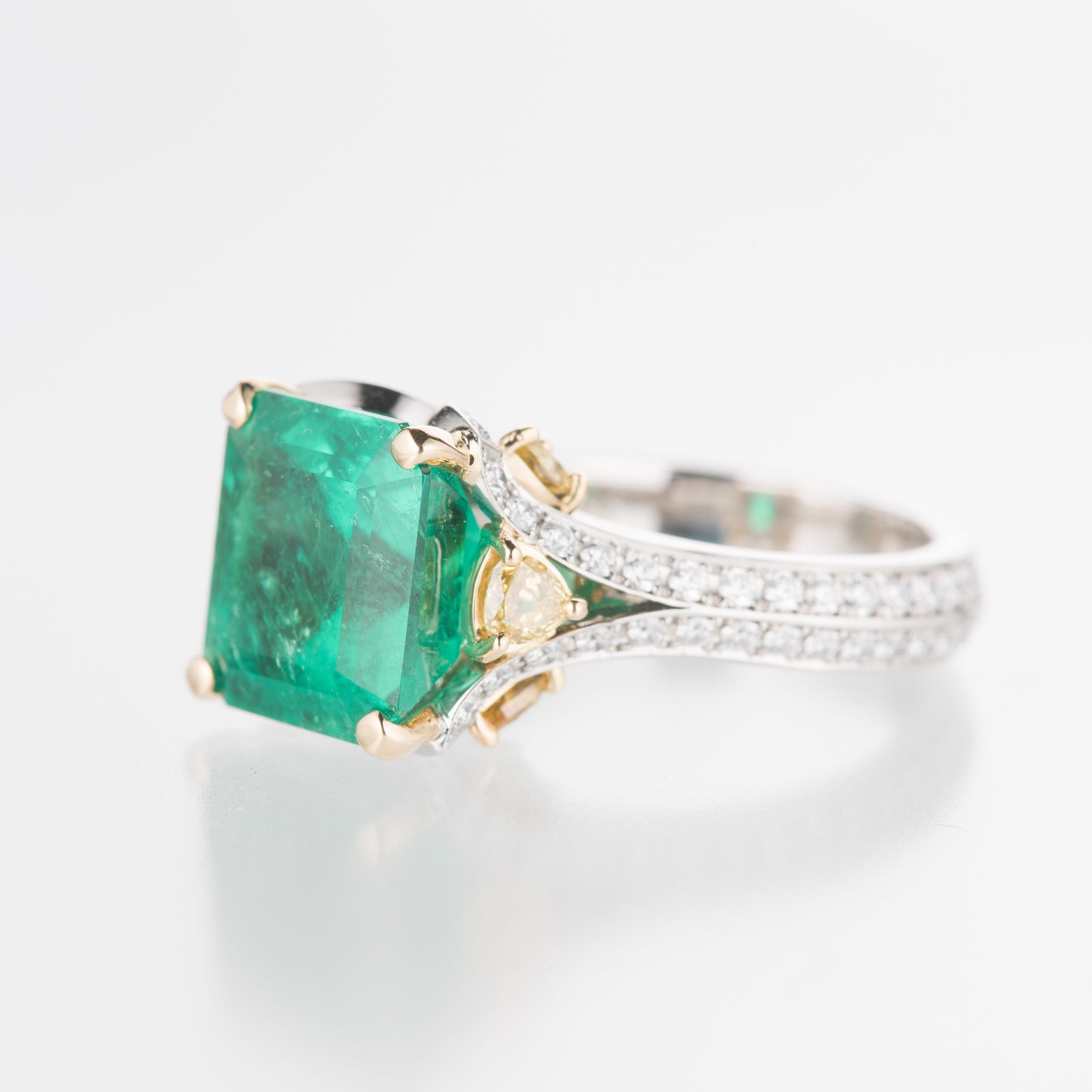 コロンビア産エメラルドプラチナリング Pt950/K18YG E:6.13ct YD:0.63ct D:0.74ct