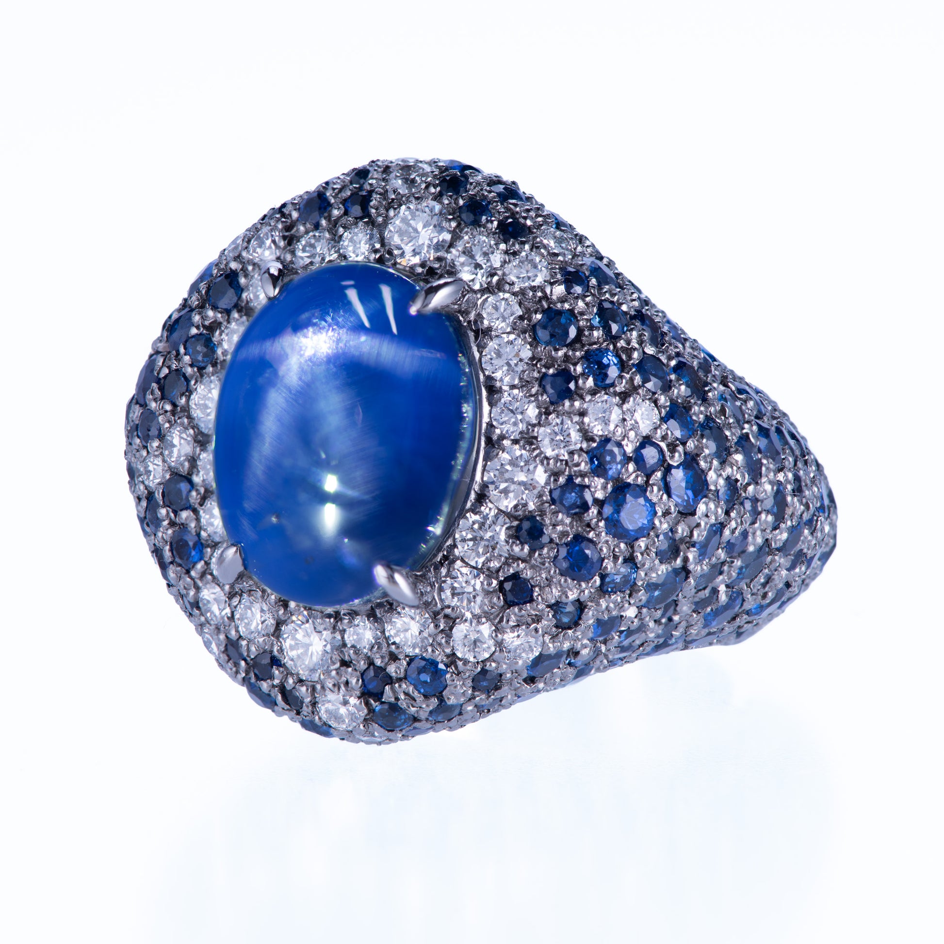 ライトニング プラチナ製スターサファイアダイヤモンドリング (SS: 12.35ct S: 7.13ct D:0.94ct Pt950)斜め上から