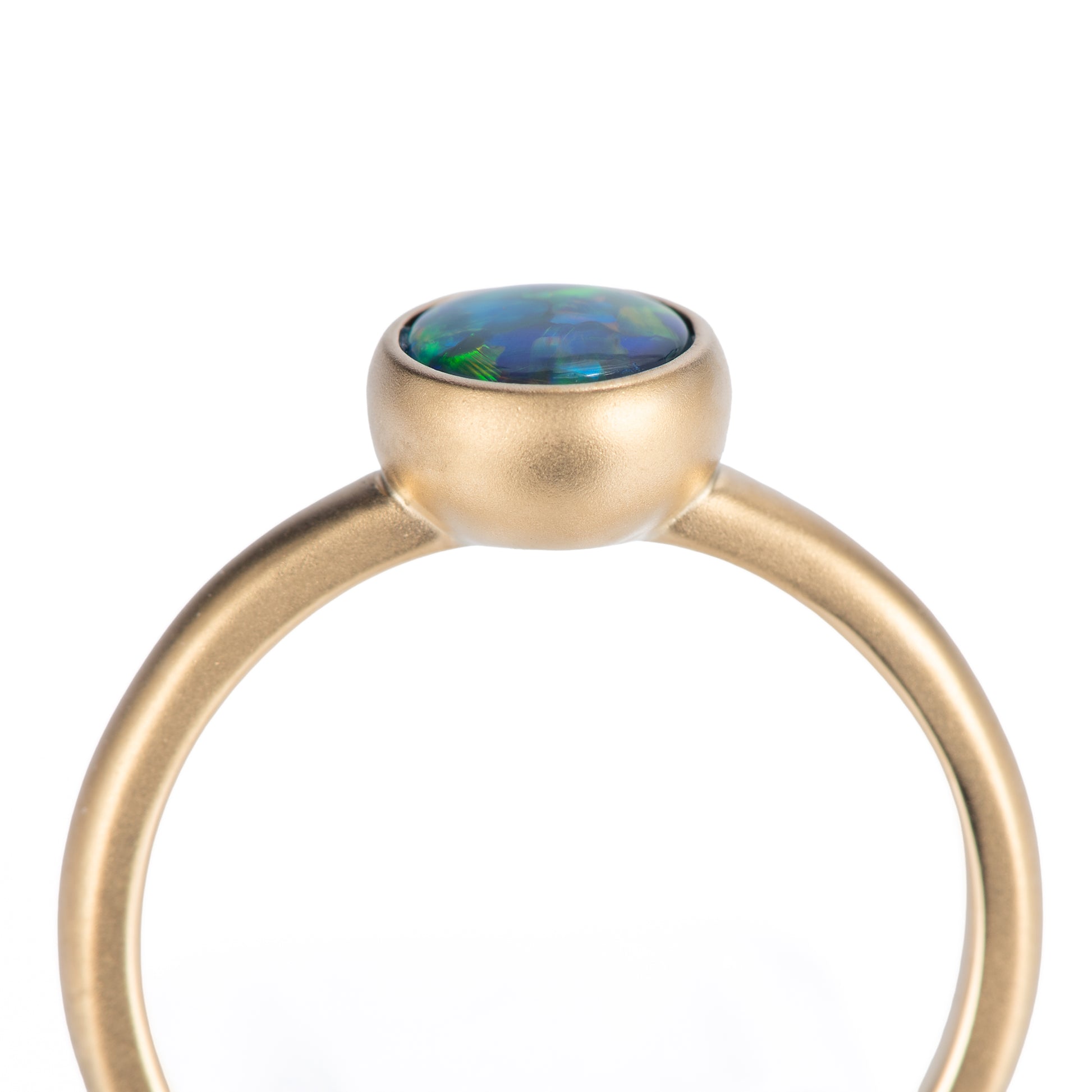 ポイント ブラックオパールイエローゴールドリング O: 0.66ct K18YG