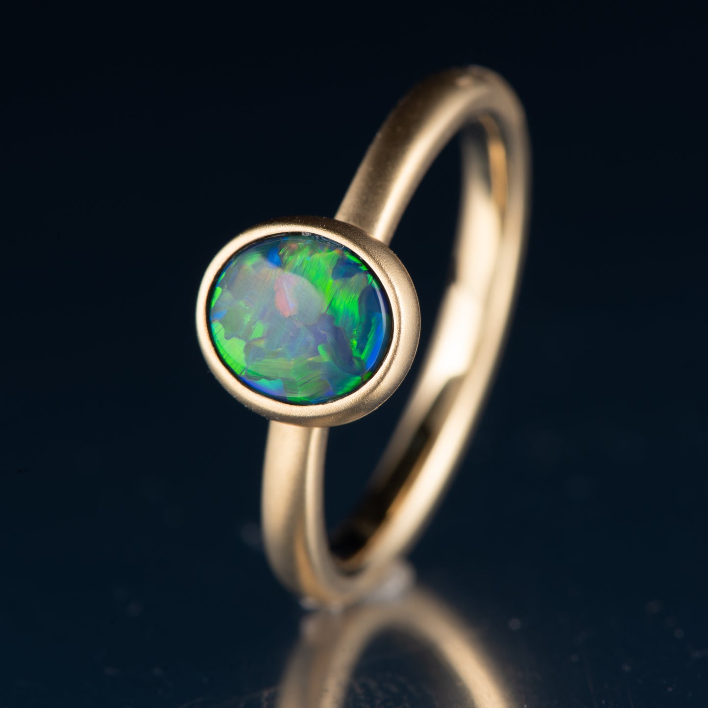 ポイント ブラックオパールイエローゴールドリング O: 0.66ct K18YG