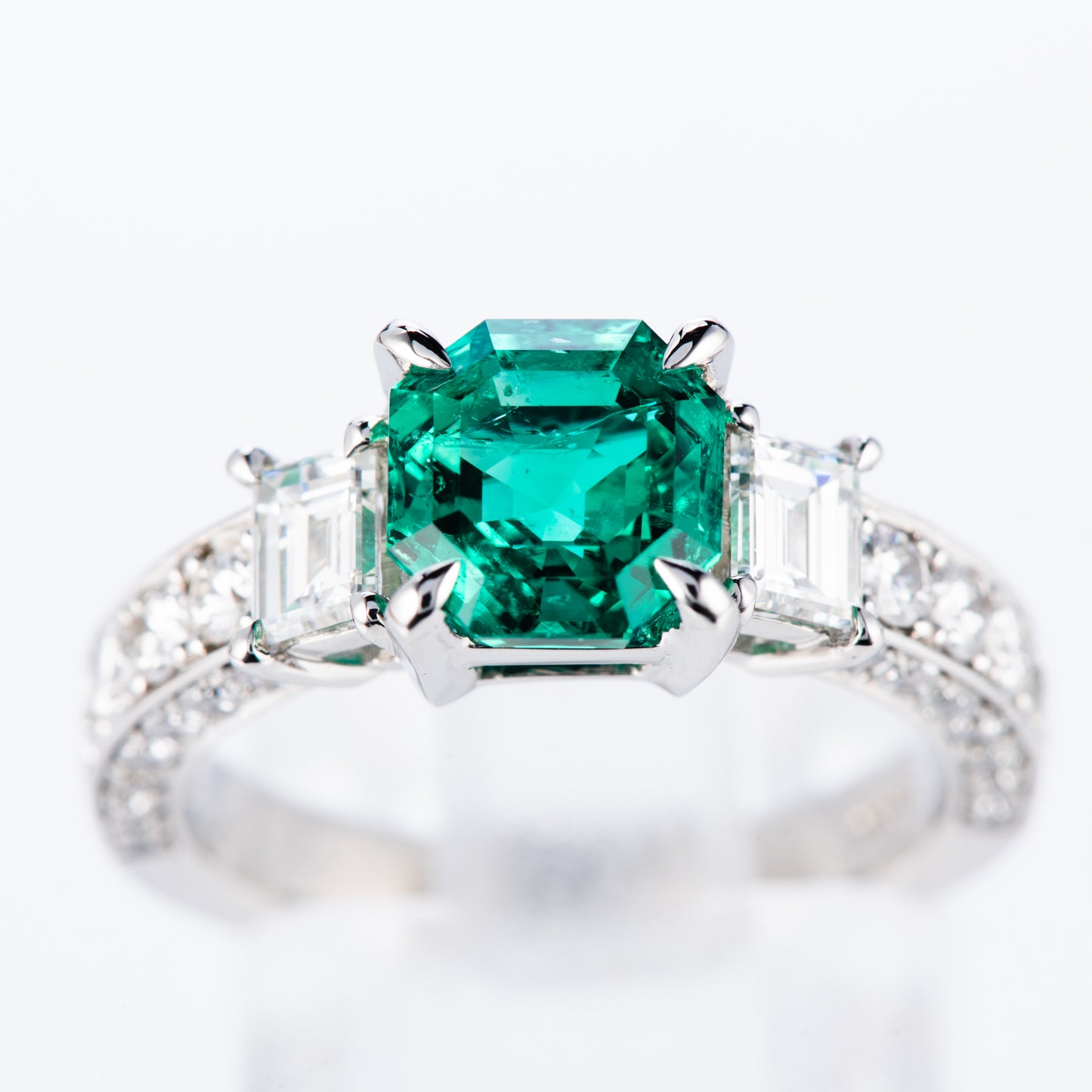 コロンビア産エメラルドxダイヤモンド プラチナリング E: 1.71ct D: 1.24ct Pt950