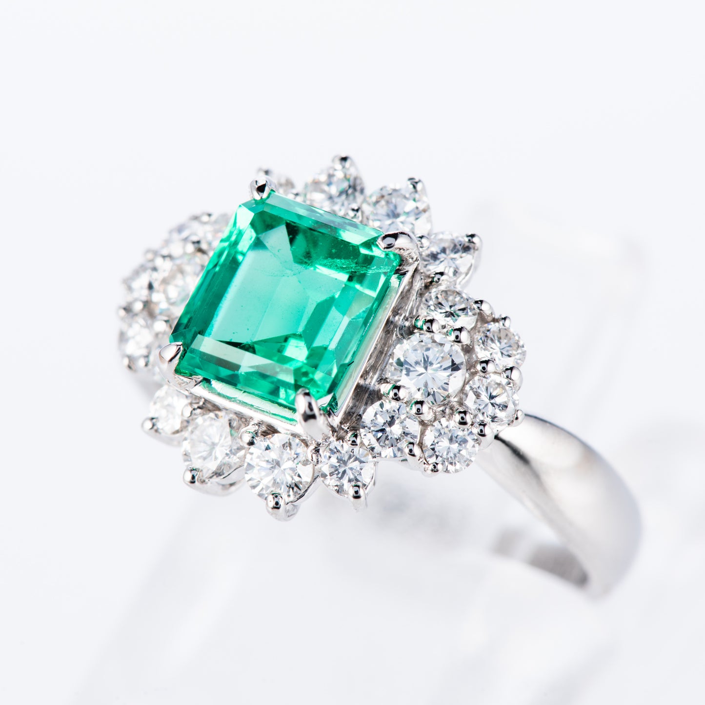 コロンビア産無処理（ノンオイル）エメラルドxダイヤモンド プラチナリング E: 1.22ct D: 0.61ct Pt900