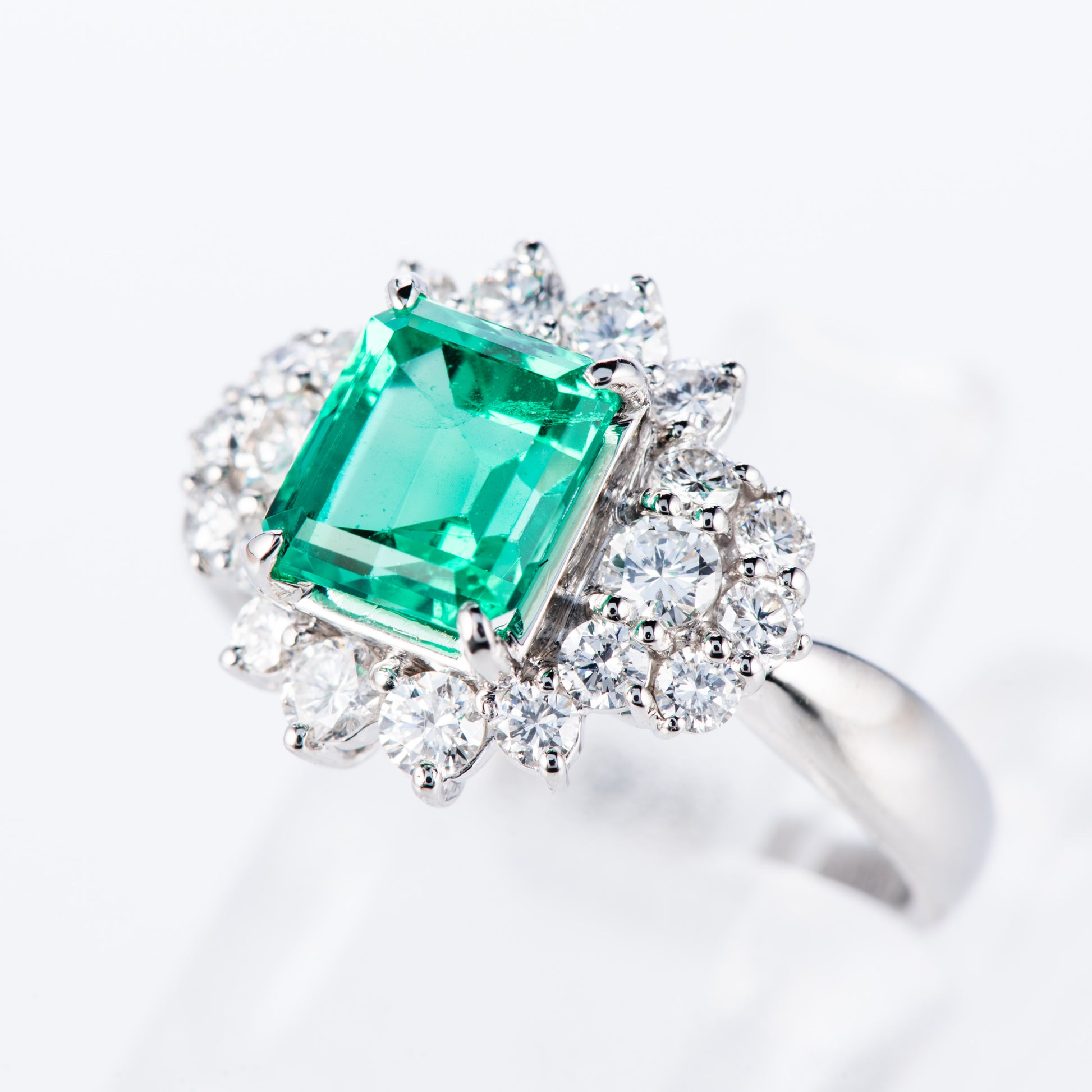 コロンビア産無処理（ノンオイル）エメラルドxダイヤモンド プラチナリング E: 1.22ct D: 0.61ct Pt900
