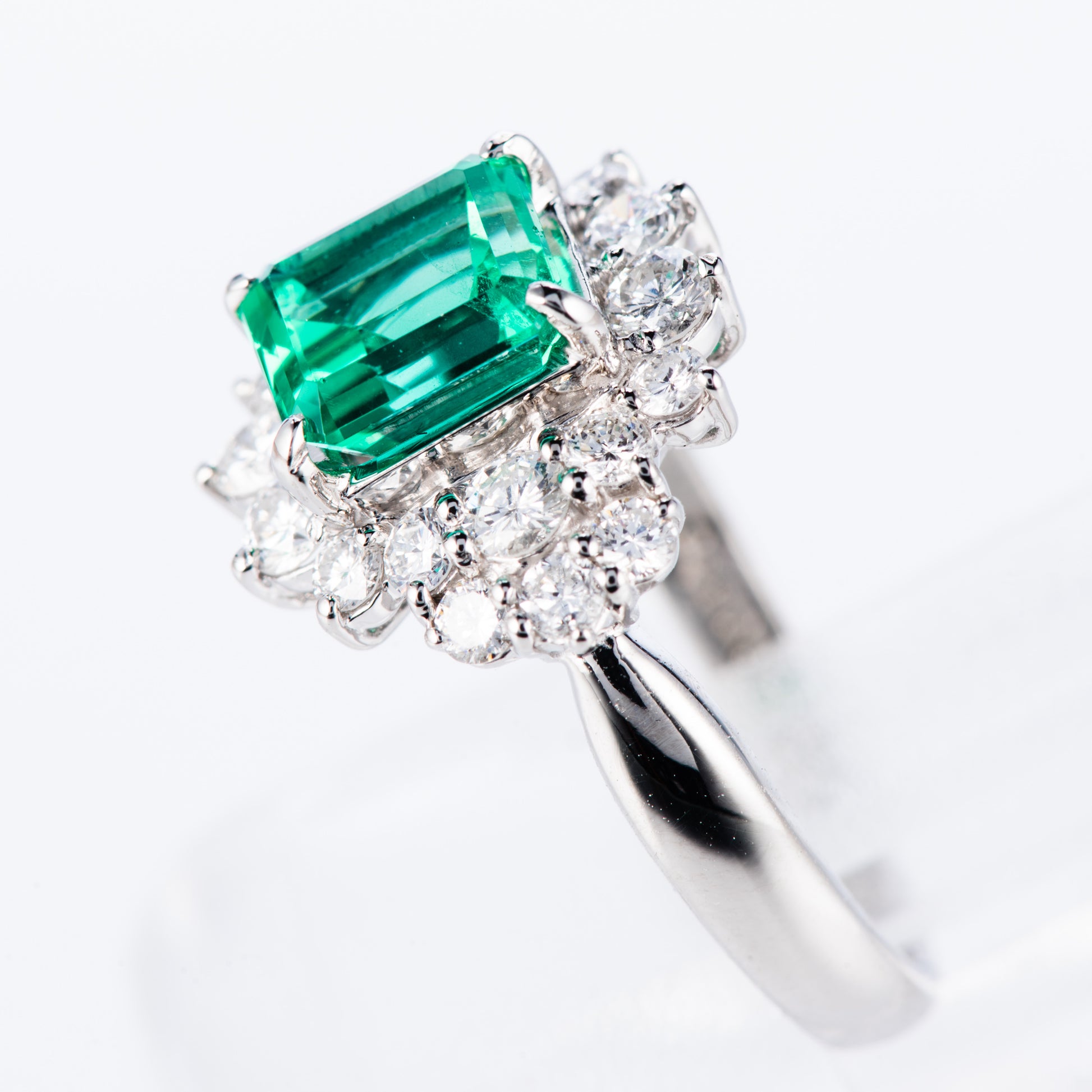 コロンビア産無処理（ノンオイル）エメラルドxダイヤモンド プラチナリング E: 1.22ct D: 0.61ct Pt900