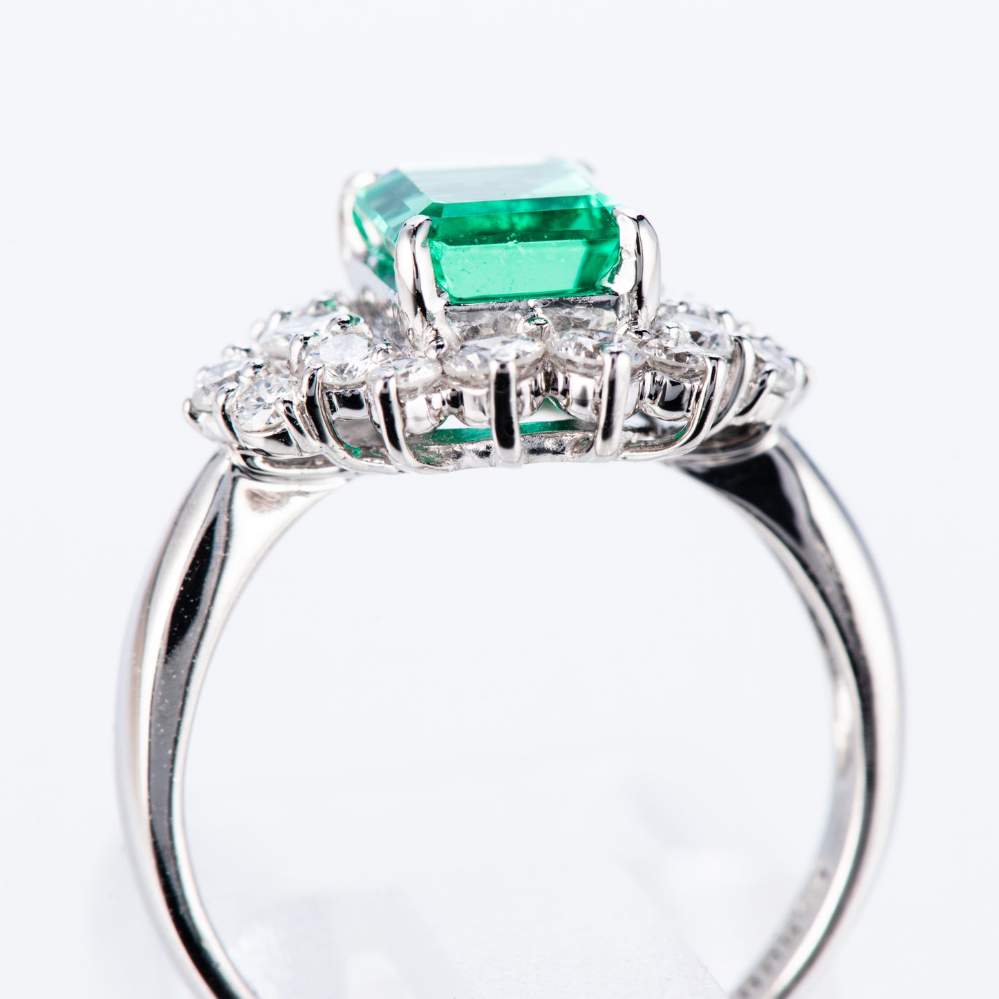 コロンビア産無処理（ノンオイル）エメラルドxダイヤモンド プラチナリング E: 1.22ct D: 0.61ct Pt900