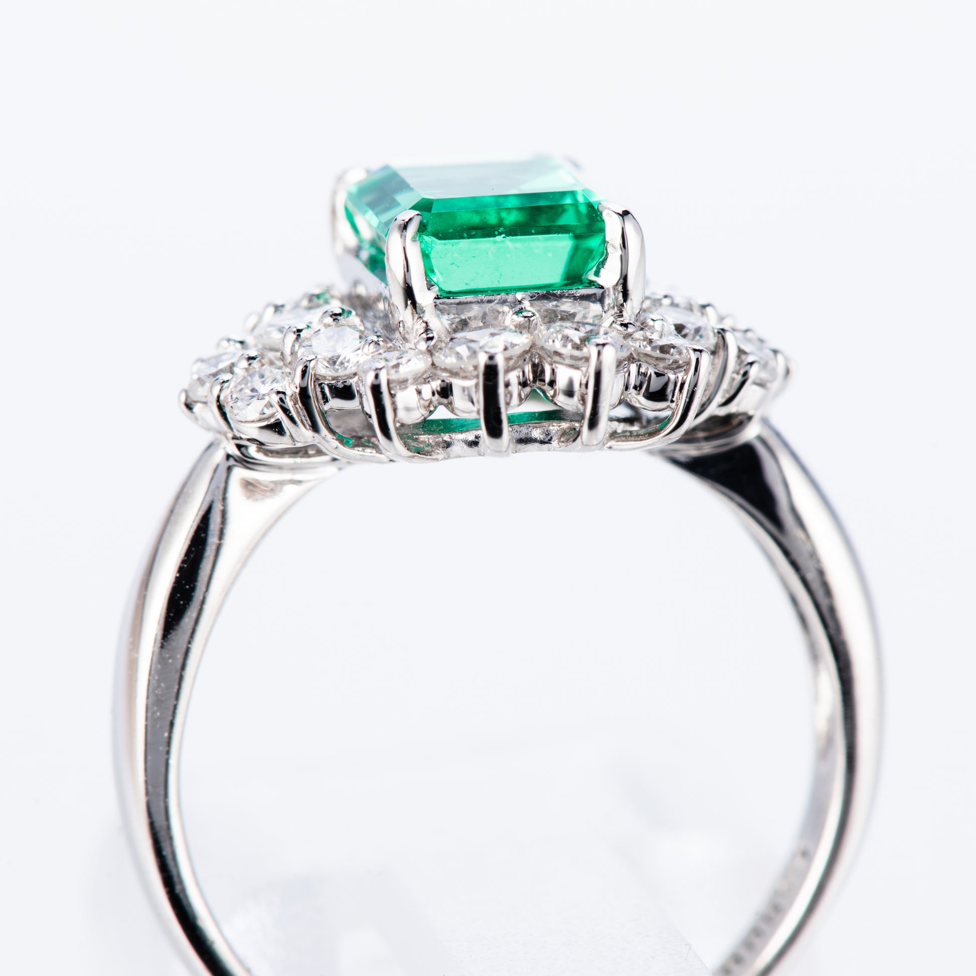 コロンビア産無処理（ノンオイル）エメラルドxダイヤモンド プラチナリング E: 1.22ct D: 0.61ct Pt900