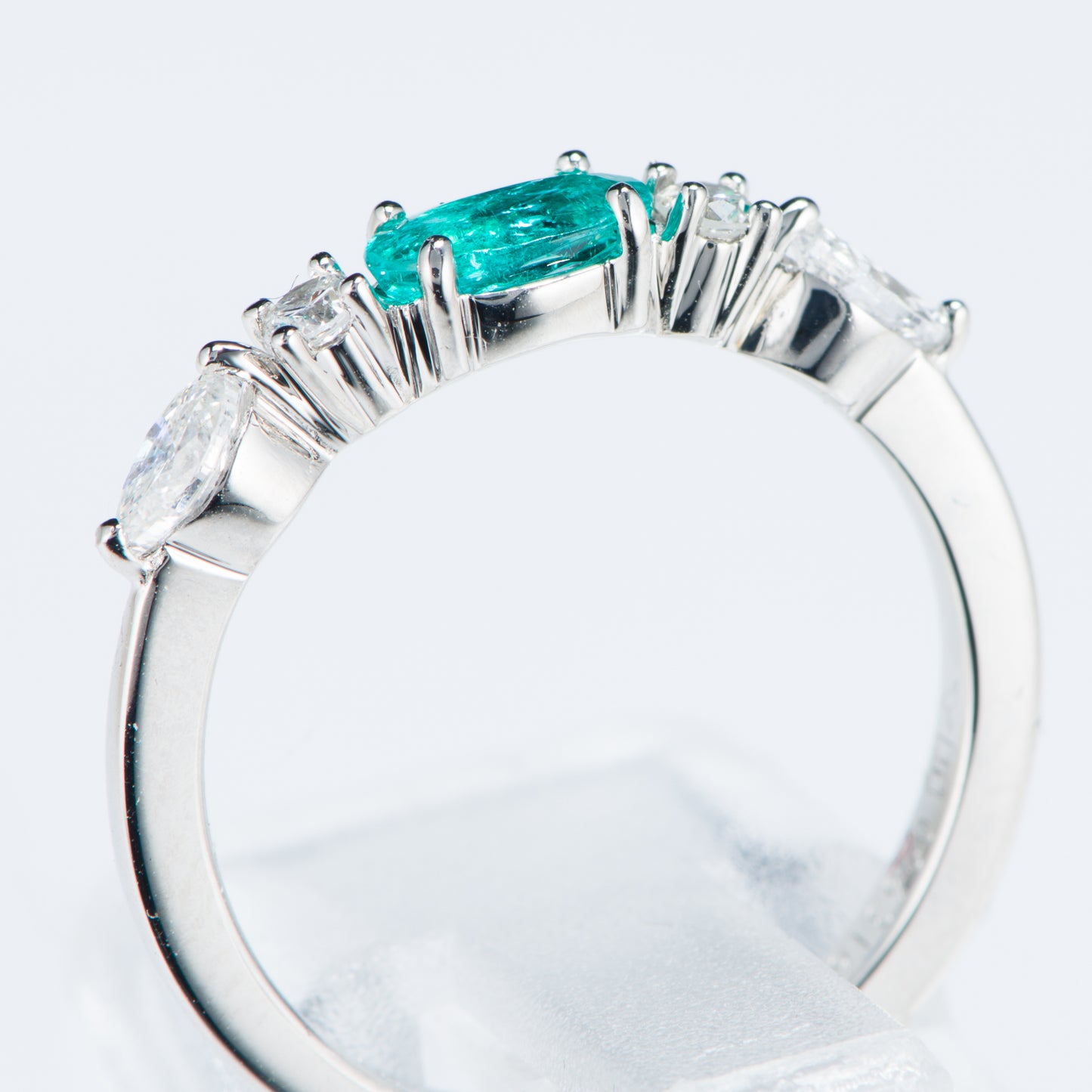 ブラジル産パライバトルマリンxダイヤモンドプラチナ製リング(0.39ct 0.37 Pt950 GIA)