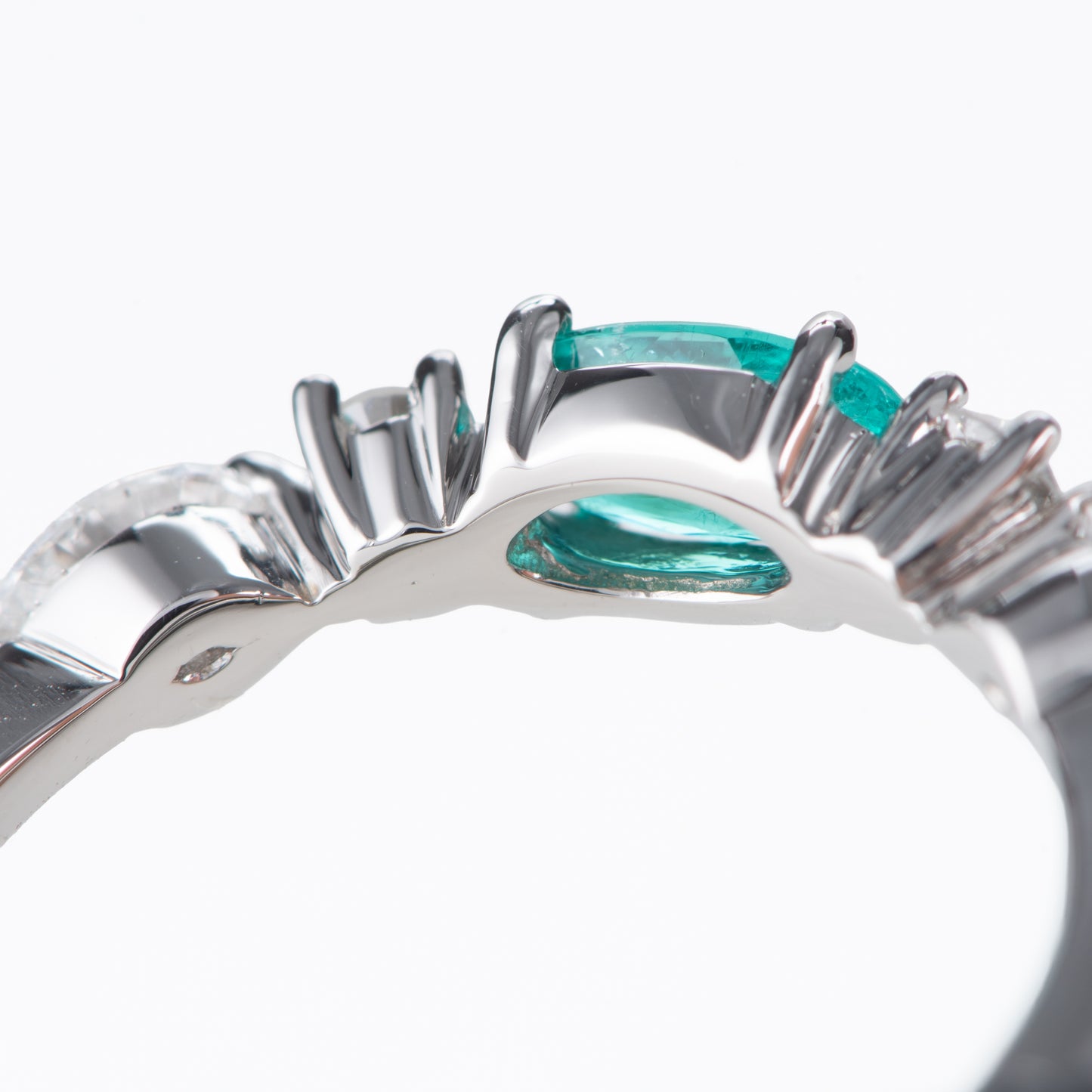 ブラジル産パライバトルマリンxダイヤモンドプラチナ製リング(0.39ct 0.37 Pt950 GIA)