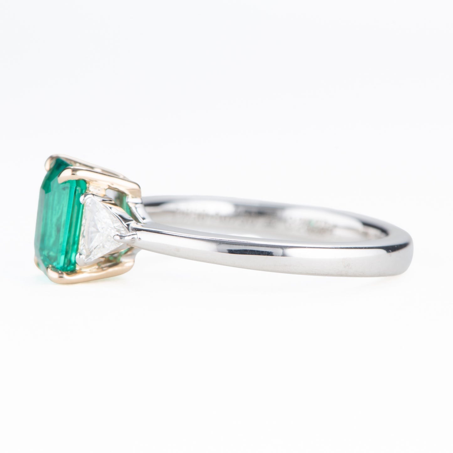 0.92ct コロンビア産エメラルドxダイヤモンド プラチナ製リング E:0.92ct D:0.24ct Pt950/K18YG GIA 側面