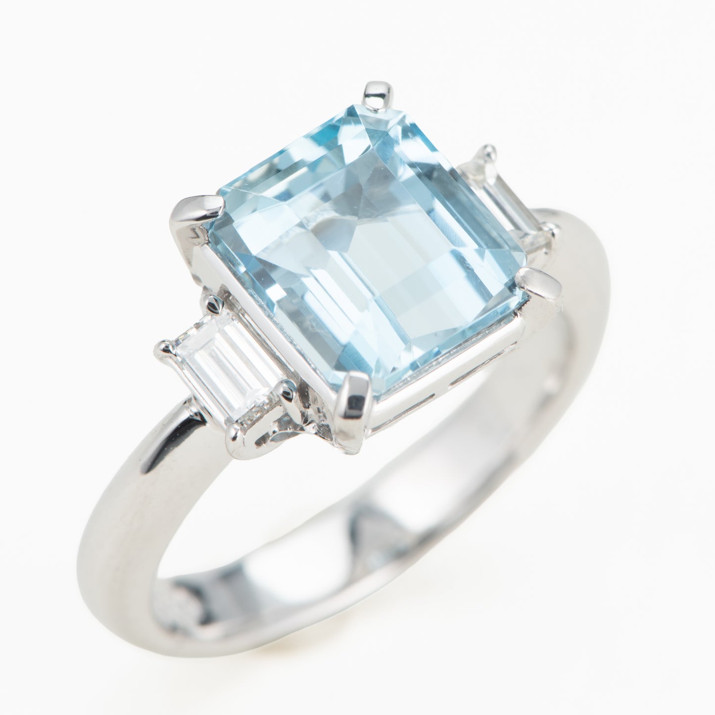 アクアマリン　プラチナ製リング To: 2.73ct D:0.30ct Pt900