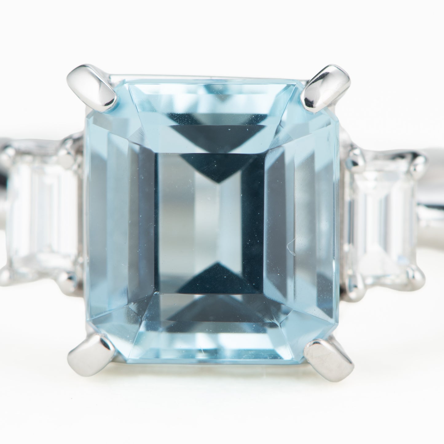 アクアマリン　プラチナ製リング To: 2.73ct D:0.30ct Pt900