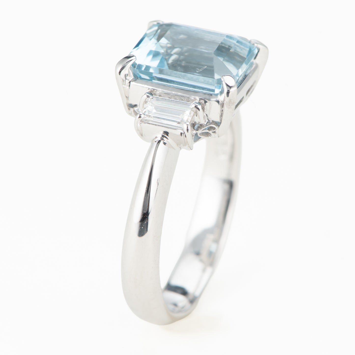 アクアマリン　プラチナ製リング To: 2.73ct D:0.30ct Pt900