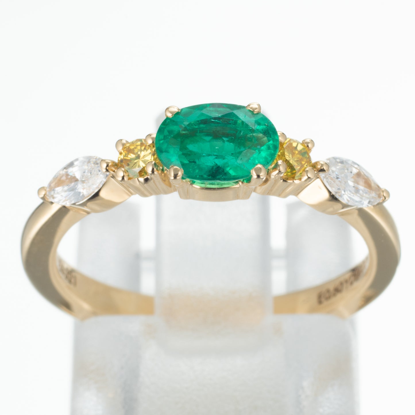 コロンビア産エメラルドxイエロー、ホワイトダイヤモンド イエローゴールド製リング(E0.60ct YD0.10ct D0.23 K18YG)