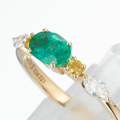 コロンビア産エメラルドxイエロー、ホワイトダイヤモンド イエローゴールド製リング(E0.60ct YD0.10ct D0.23 K18YG)