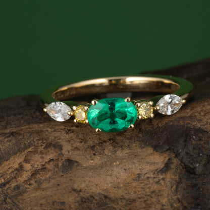 コロンビア産エメラルドxイエロー、ホワイトダイヤモンド イエローゴールド製リング(E0.60ct YD0.10ct D0.23 K18YG)