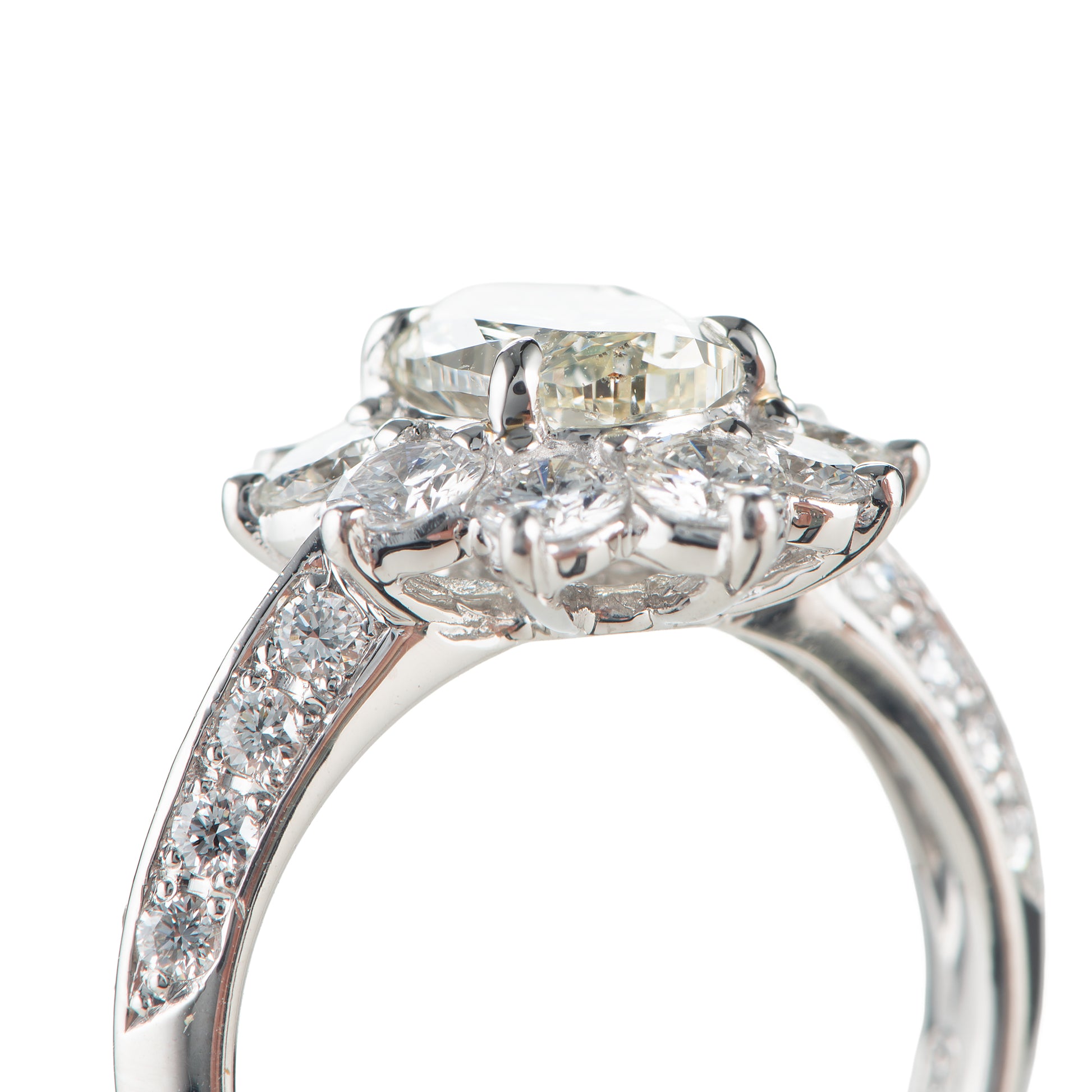 2.98cttw オーバルダイヤモンドダイヤモンド プラチナリング D: 1.51ct D: 1.47ct M I1 Pt900 GIA　立面サイドから