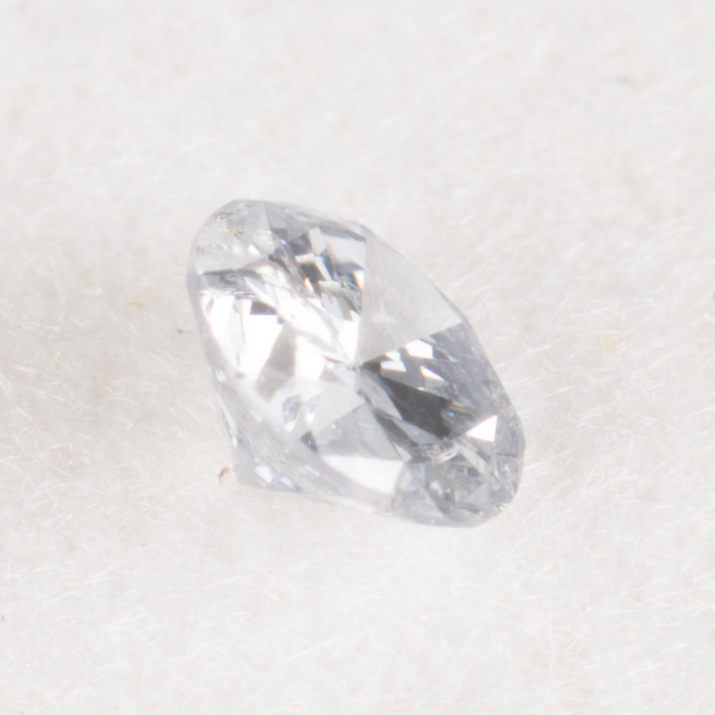 0.07ct ファンシーライトグレーブルー Fancy Light Gray Blue, GIA ラウンド