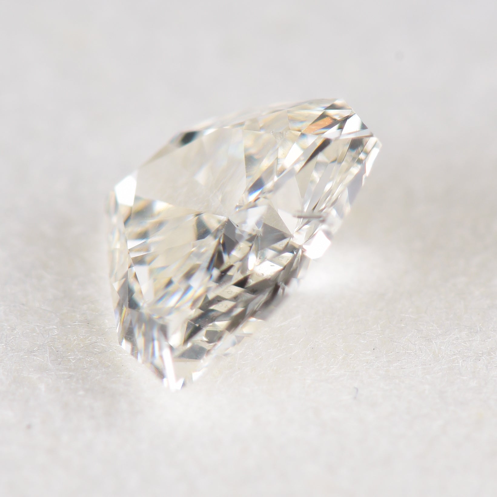 0.50ct シールドカットダイヤモンド　Jカラー　SI2 ルース, GIA