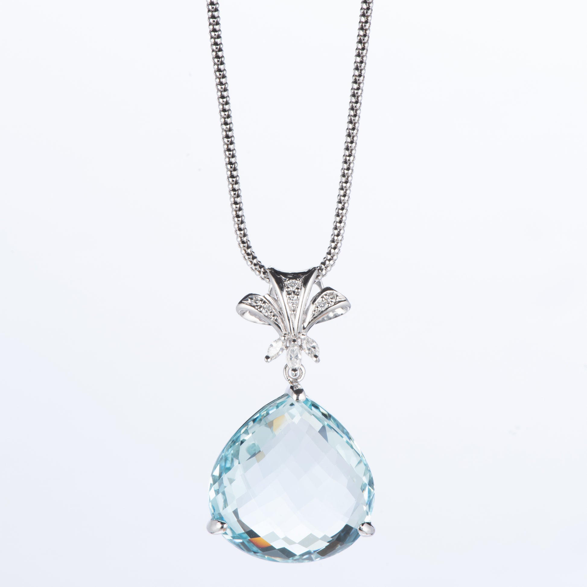 アクアマリン プラチナ製 Aq27.4ct D0.18ct ダイヤモンドペンダントネックレス