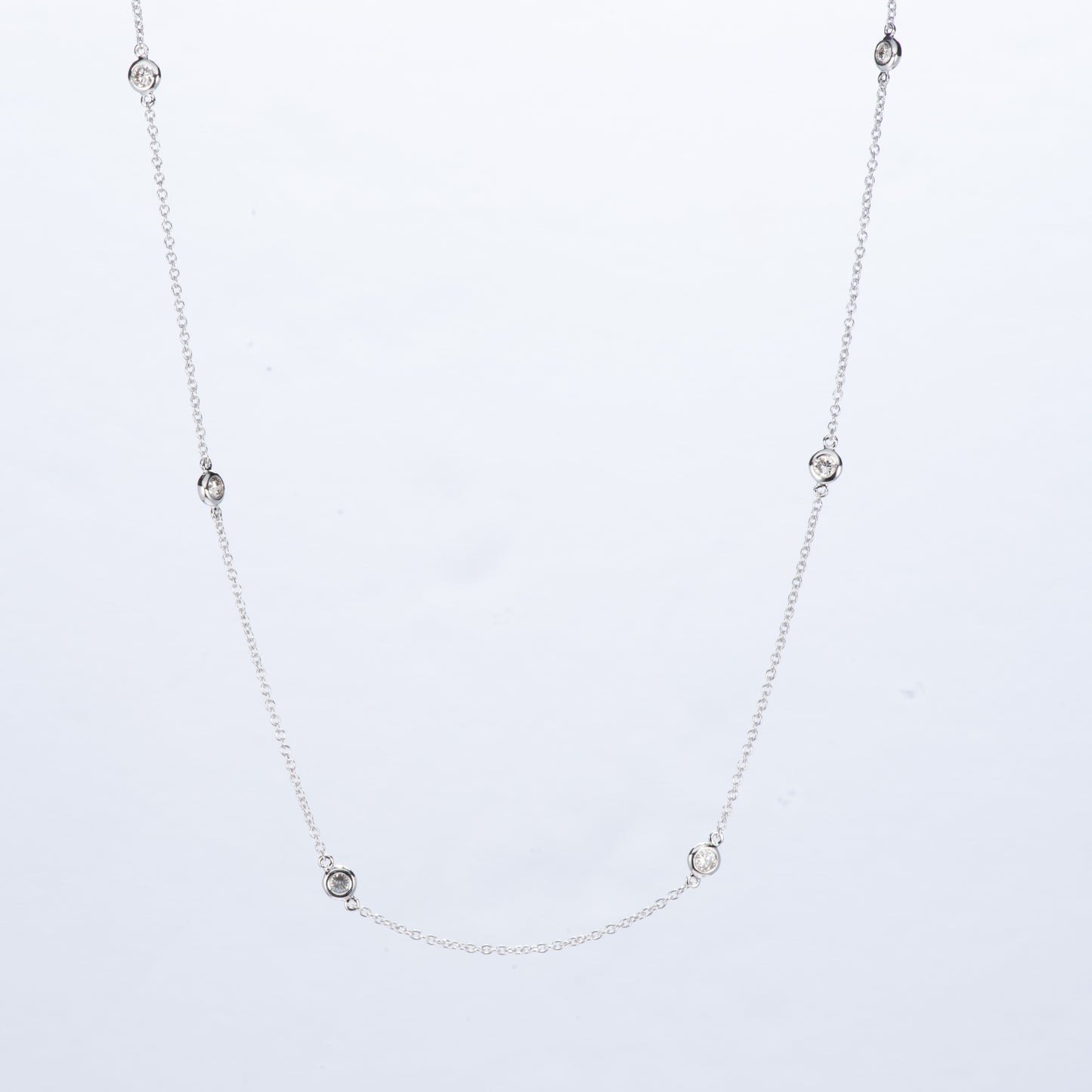 ホワイトゴールド製 ダイヤモンドステーションネックレス