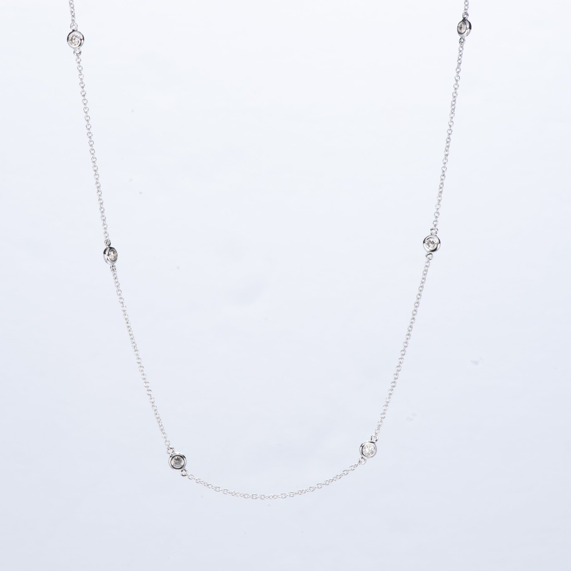 ホワイトゴールド製 ダイヤモンドステーションネックレス
